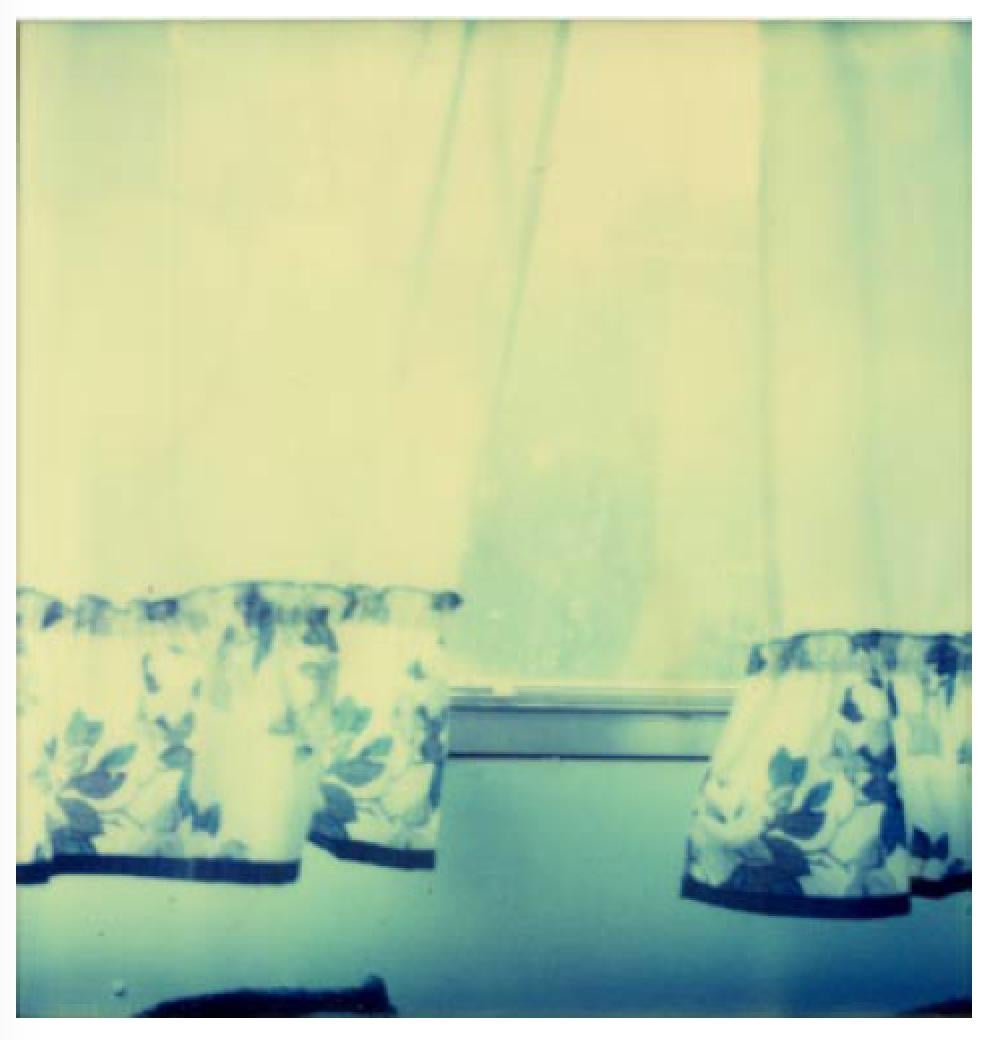 Waiting III (Sidewinder) - Polaroid, Contemporain, 21ème siècle, Couleur - Vert Color Photograph par Stefanie Schneider
