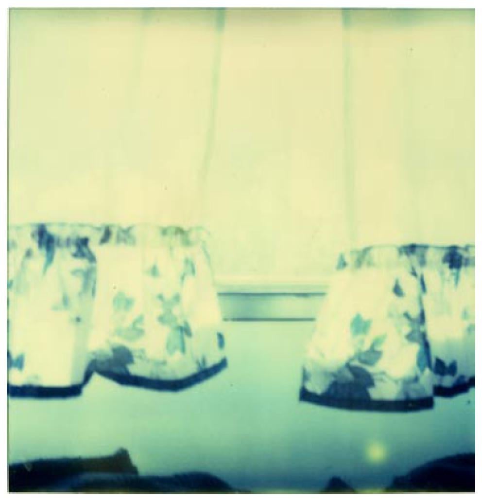 Waiting III (Sidewinder) - Polaroid, Contemporain, 21ème siècle, Couleur en vente 1