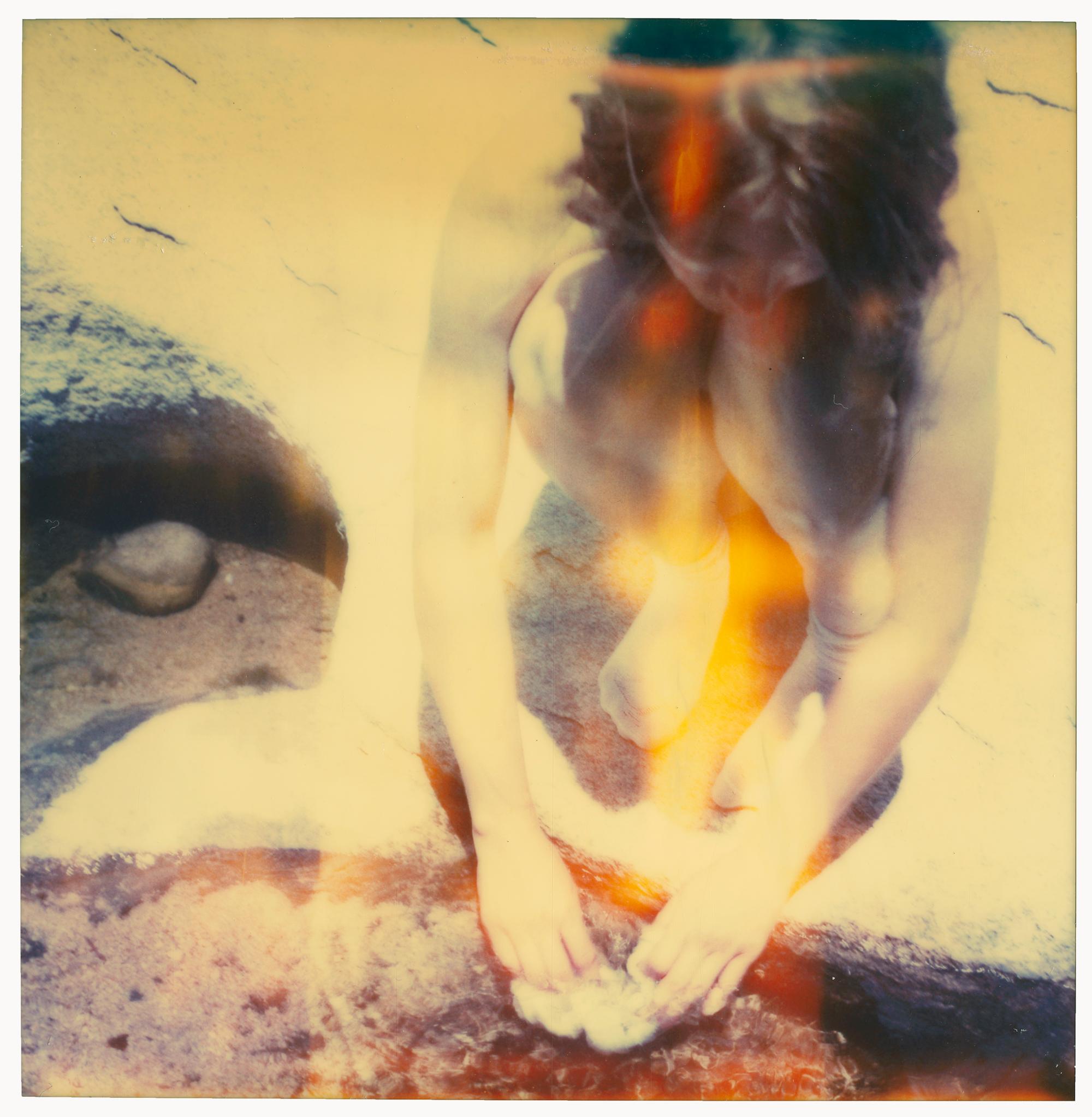 Stefanie Schneider Color Photograph – Wasserloch – Planet der Affen 05 – 21. Jahrhundert, Polaroid, Abstrakt, Abstrakt