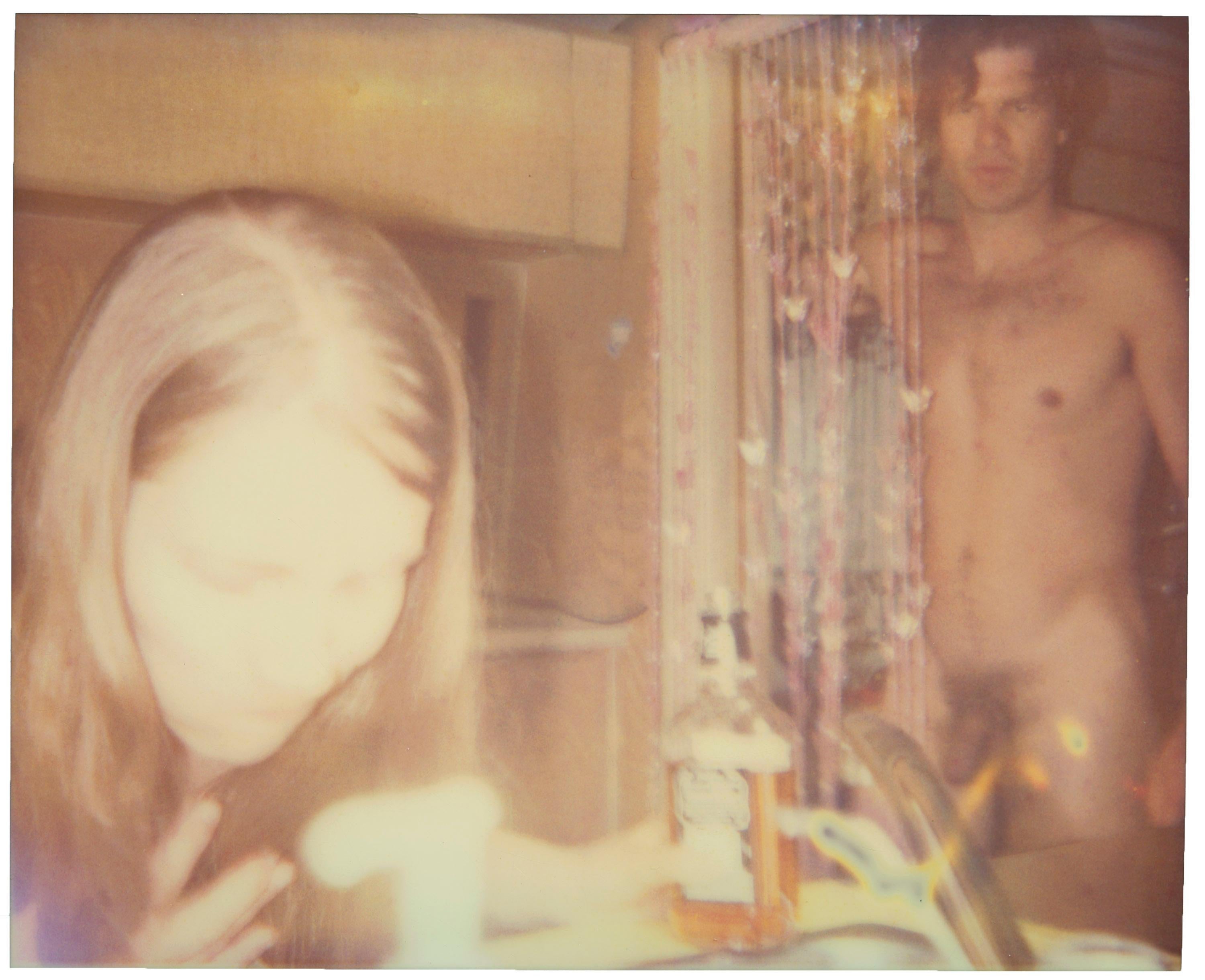Whisky et eau (Sidewinder) - 21e siècle, Polaroïd, Contemporain