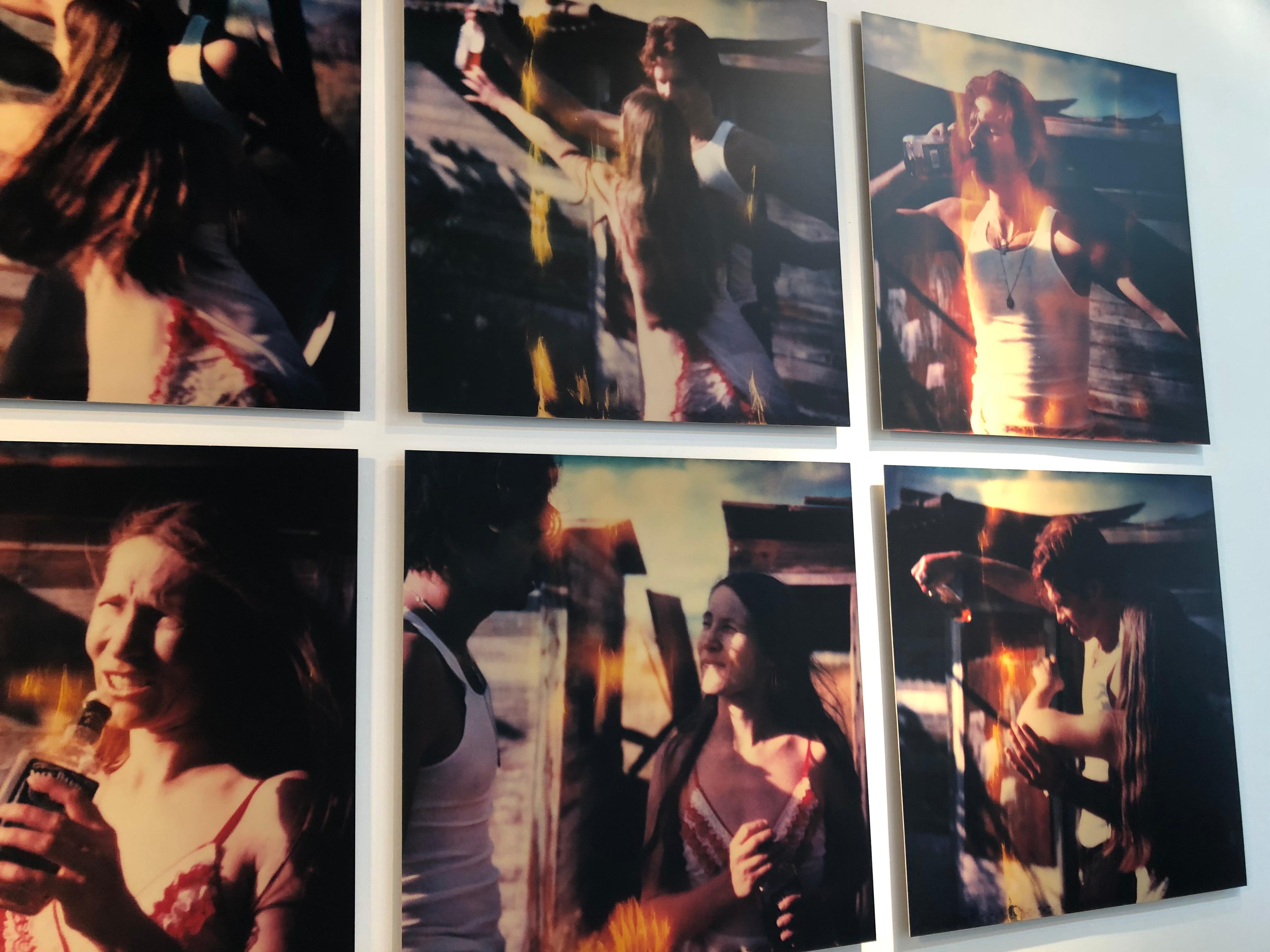 Whisky Dance I - 8 pezzi, Contemporaneo, 21° secolo, Polaroid, Colore, Donne in vendita 8