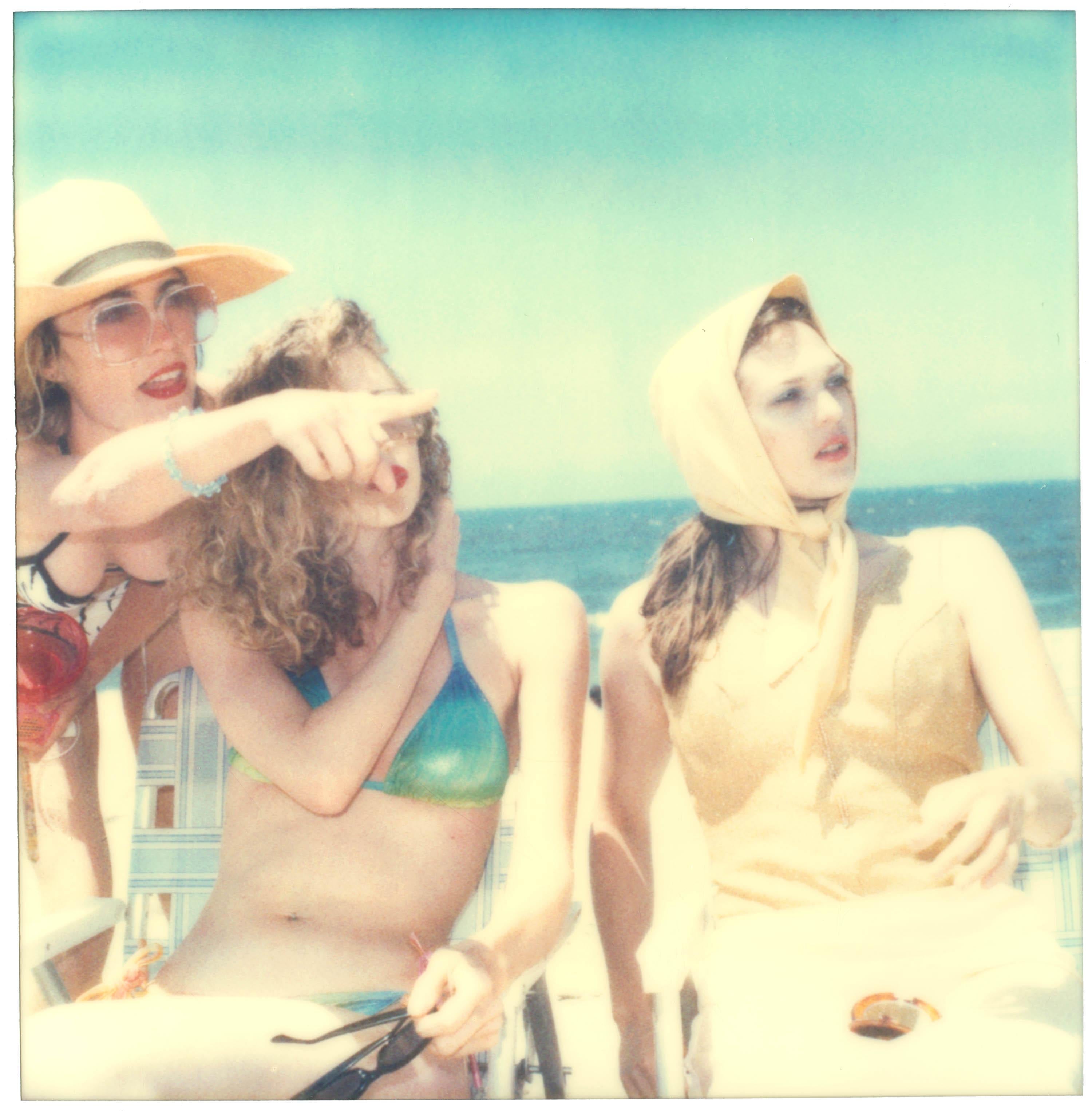 Portrait Photograph di Stefanie Schneider - Who's That (Beachshoot) - Polaroid, Contemporanea