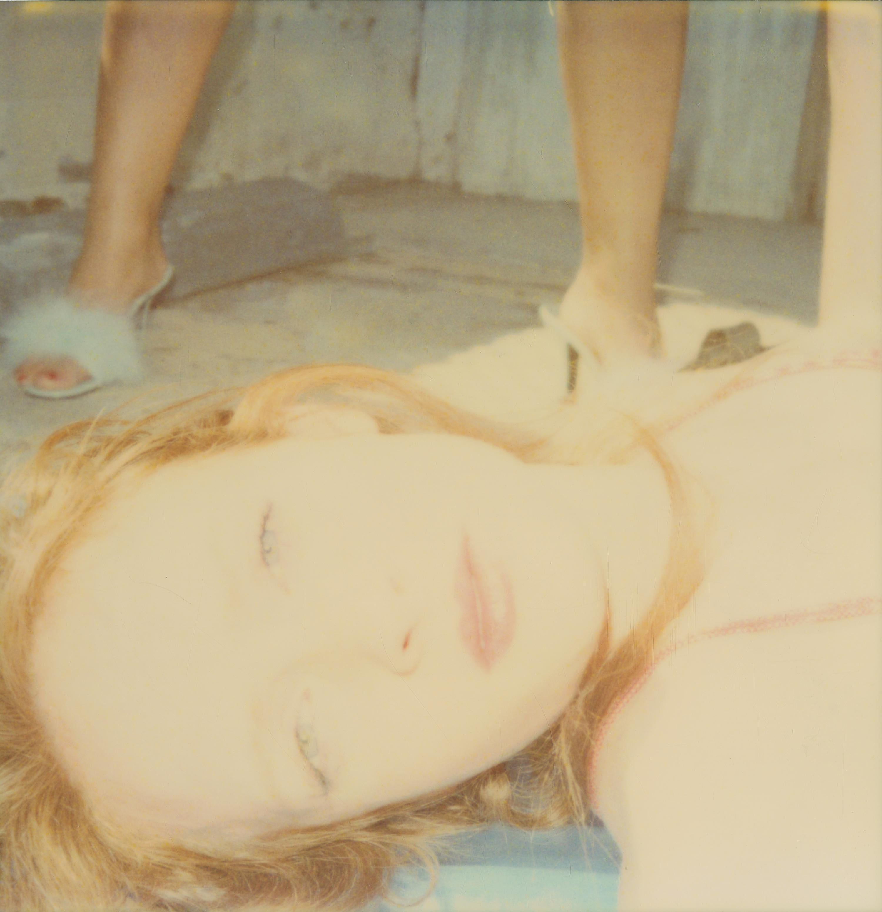 Color Photograph Stefanie Schneider - Wild Things (Les choses sauvages font partie de nous) Contemporain, Femme, Polaroid