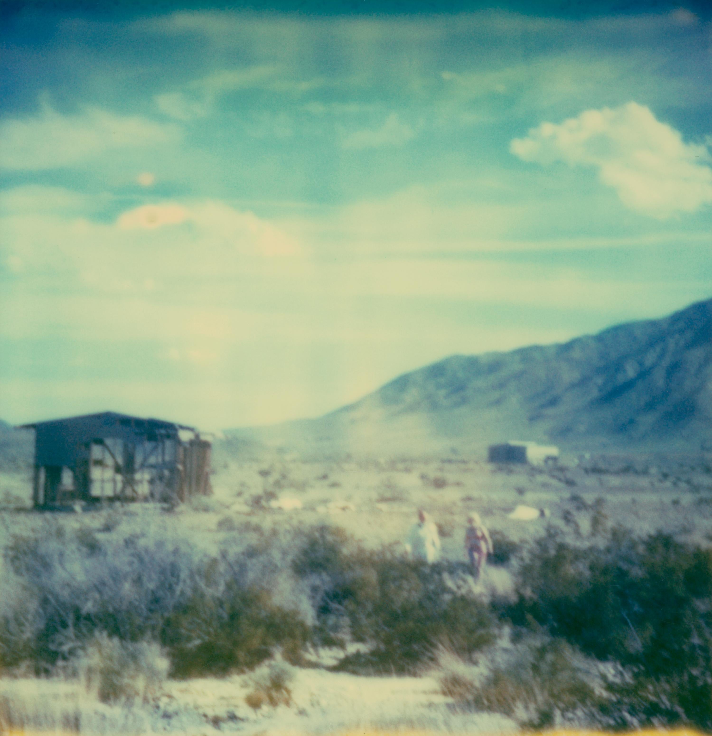 Figurative Photograph de Stefanie Schneider - Wonder Valley (29 Palms, CA) - Polaroid, Siglo XXI, caducado, Contemporáneo