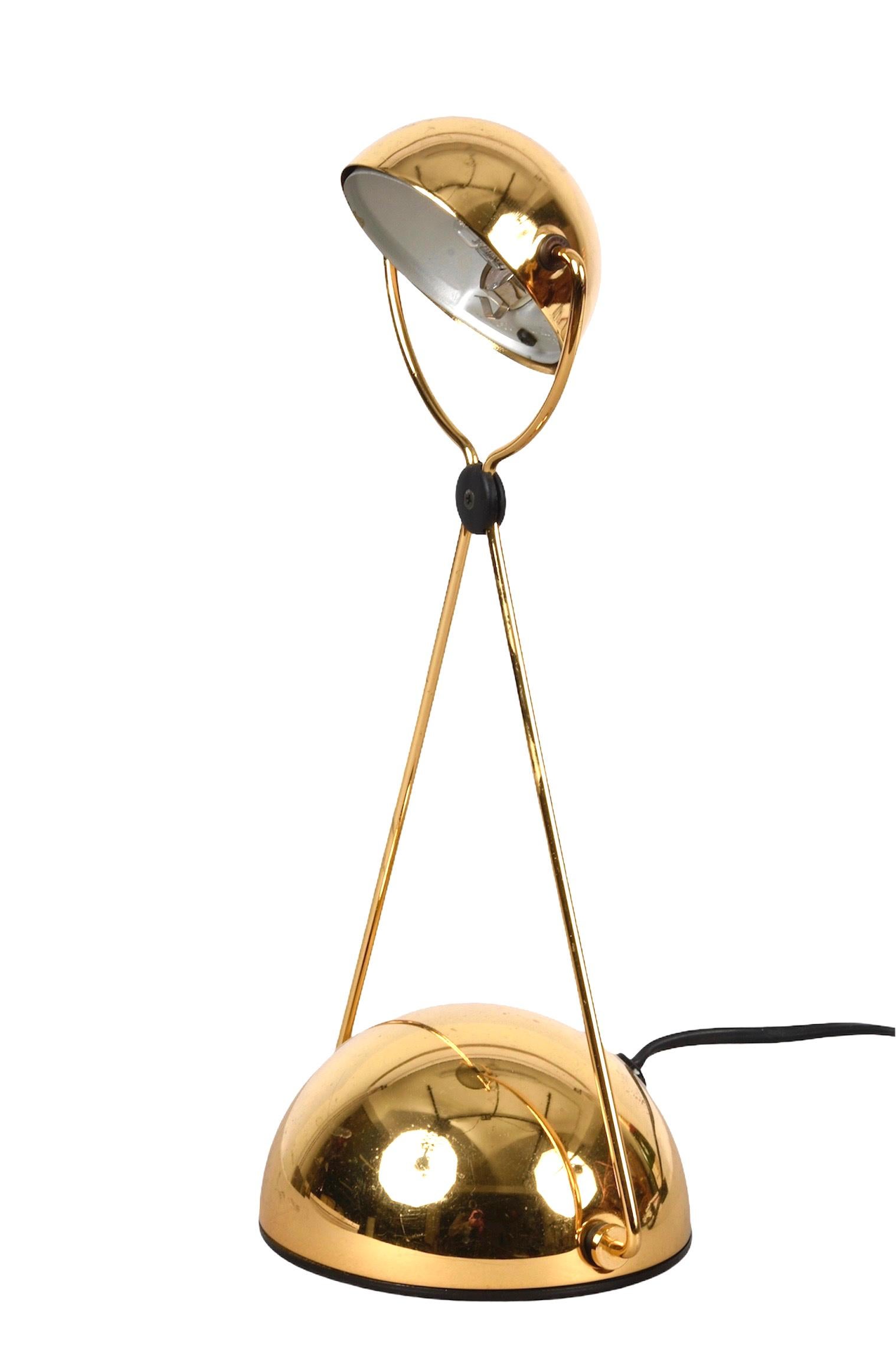 Mid-Century Modern Stefano Cevoli lampe de bureau italienne du milieu du siècle en métal plaqué or 'Meridiana' des années 1980 en vente