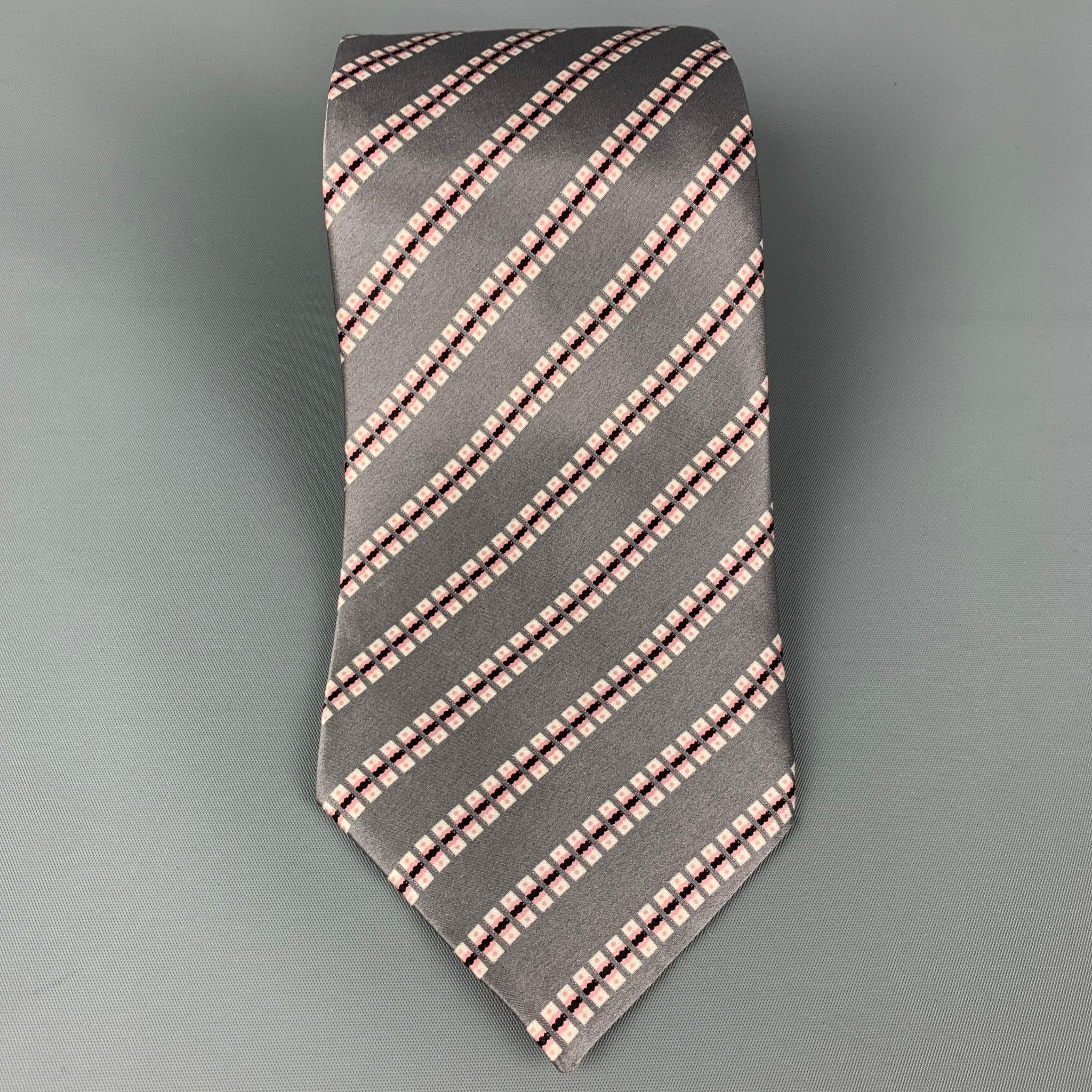 STEFANO RICCI necktie comes in a grey & white satin silk with a all over square print. Made in Italy.
Very Good Pre-Owned Condition.Width:
3.75 inches 
  
  
 
Reference: 117131
Category: Tie
More Details
    
Brand:  STEFANO RICCI
Color: 