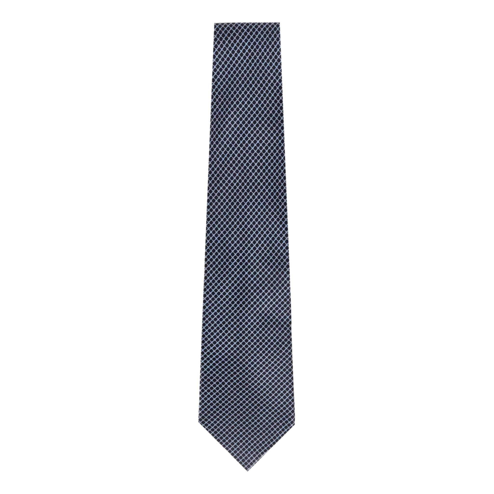 Stefano Ricci Bedruckte Seidenkrawatte

Blaue Krawatte aus Seide mit geometrischem Muster.

Preis ca. £220

Größe - Länge 161cm

Zustand - Sehr gut 

Zusammensetzung - 100% Seide
