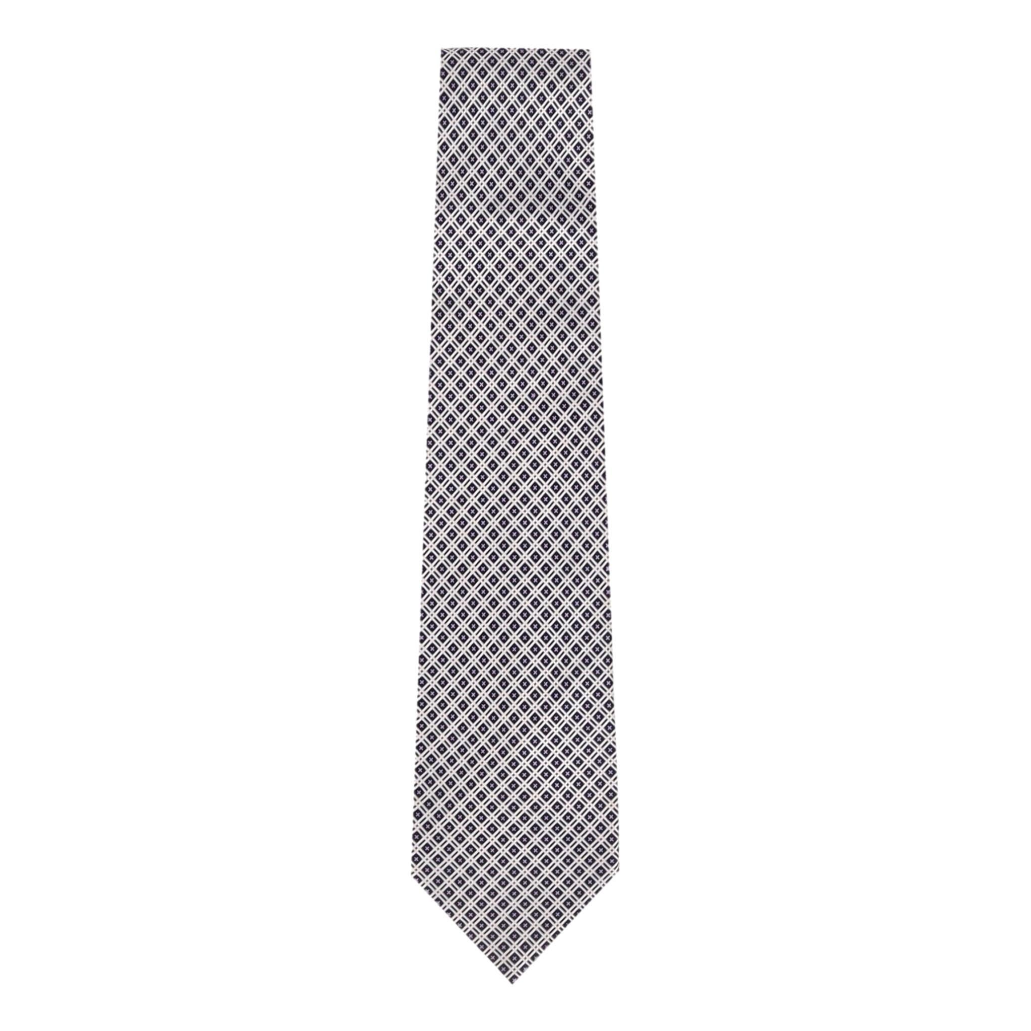 Stefano Ricci Printed Silk Tie With Swarovski Crystals

Blue tie crafted from silk with geometric pattern, detailed with red Swarovski crystals to the necktie.

Rrp Approx. £220

Size – Length 156cm

Condition – Very Good 

Composition – 100% Silk,