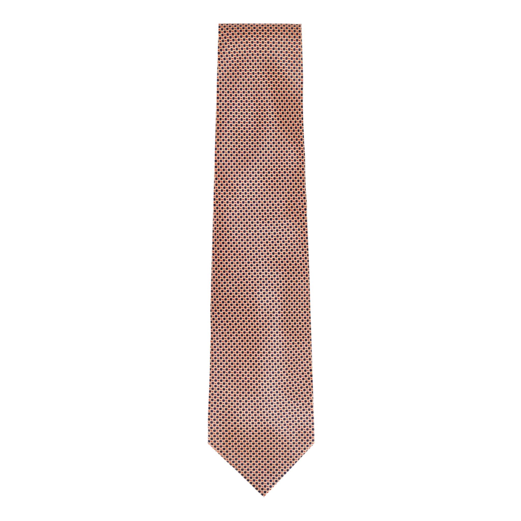 Stefano Ricci Bedruckte Seidenkrawatte mit Swarovski-Kristallen

Orangefarbene und marineblaue Krawatte aus Seide mit geometrischem Muster und orangefarbenen Swarovski-Kristallen auf der Krawatte.

Preis ca. £220

Größe - Länge 156cm

Zustand - Sehr