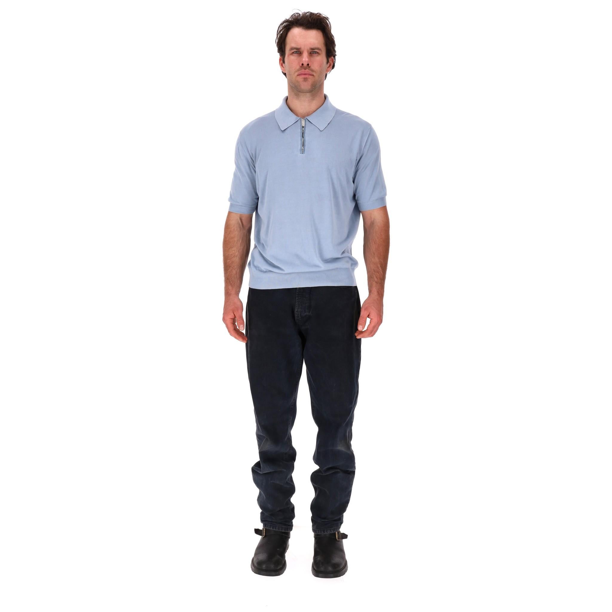 Stefano Ricci Silk Polo Shirt With Crocodile Zip

Light blue polo top detailed with ton al crocodile skin inserts around the zipped neckline.

Classic collar, ribbed cuffs and hem. Rrp £1,450

Size – L

Condition – Good (Some stains to the front,