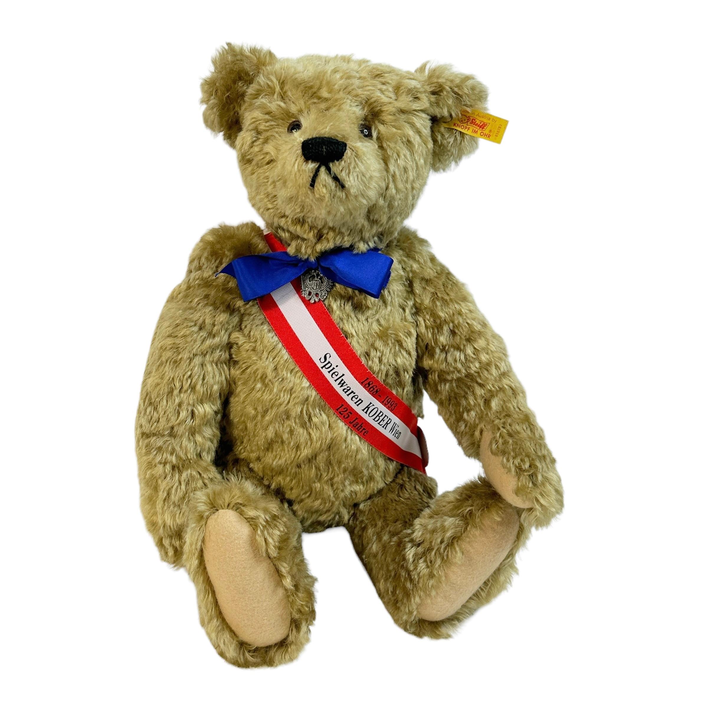 The Classic 1920 Teddybear is the perfect gift for every Steiff lover. The teddy bear is made of the finest mohair and is stuffed with wood shavings.
This product is not a toy and is intended for adult collectors only. It is a Steiff exclusive, made