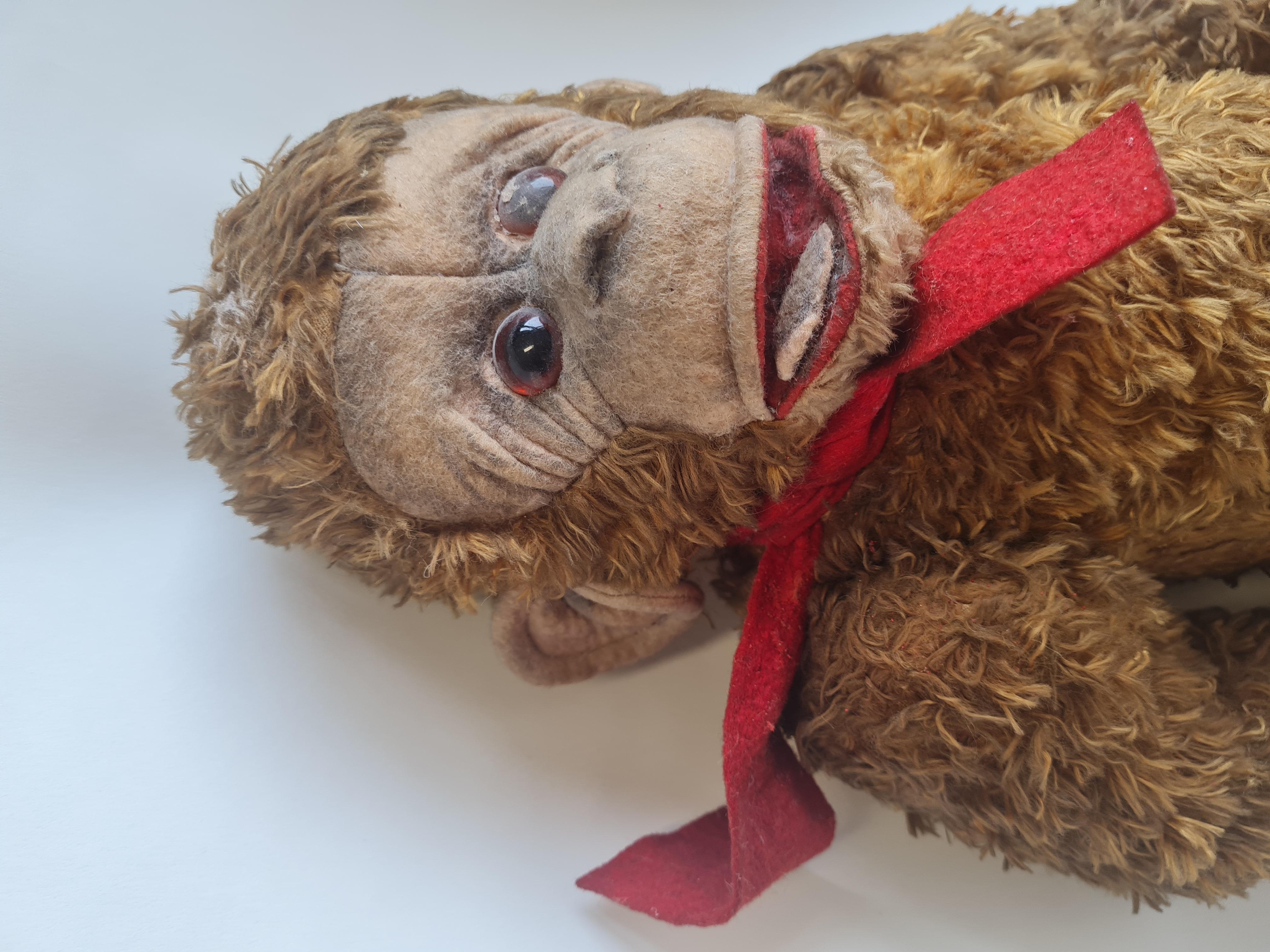 Steiff Jocko Monkey, 1950er Jahre Deutscher Sitzender Mohair-Schimpanse (Skandinavische Moderne) im Angebot