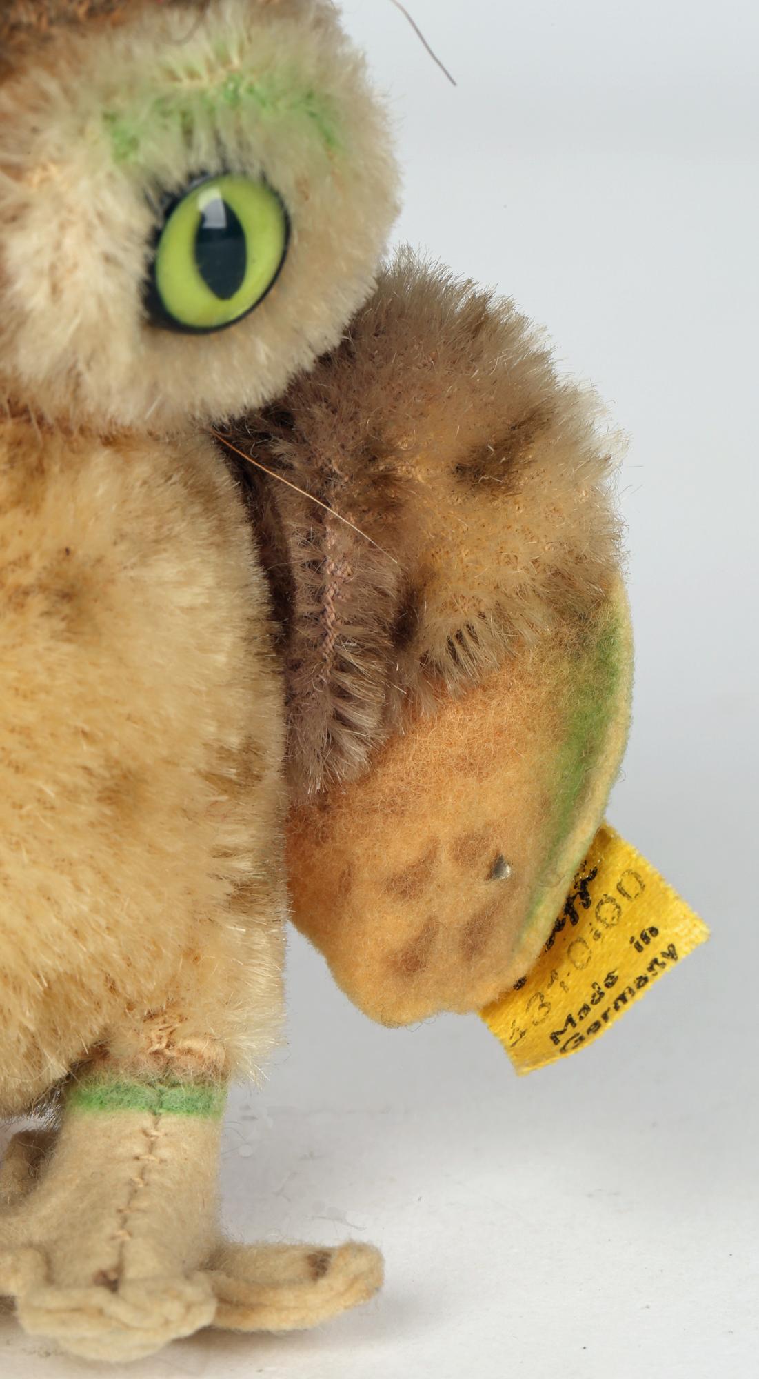 A good vintage German Steiff plush toy Wittie the Owl figure of small size retaining its original label and all important button dating from the 1950’s. The owl stands on two stiff velvet covered legs with its wings spread uranium glass eyes and