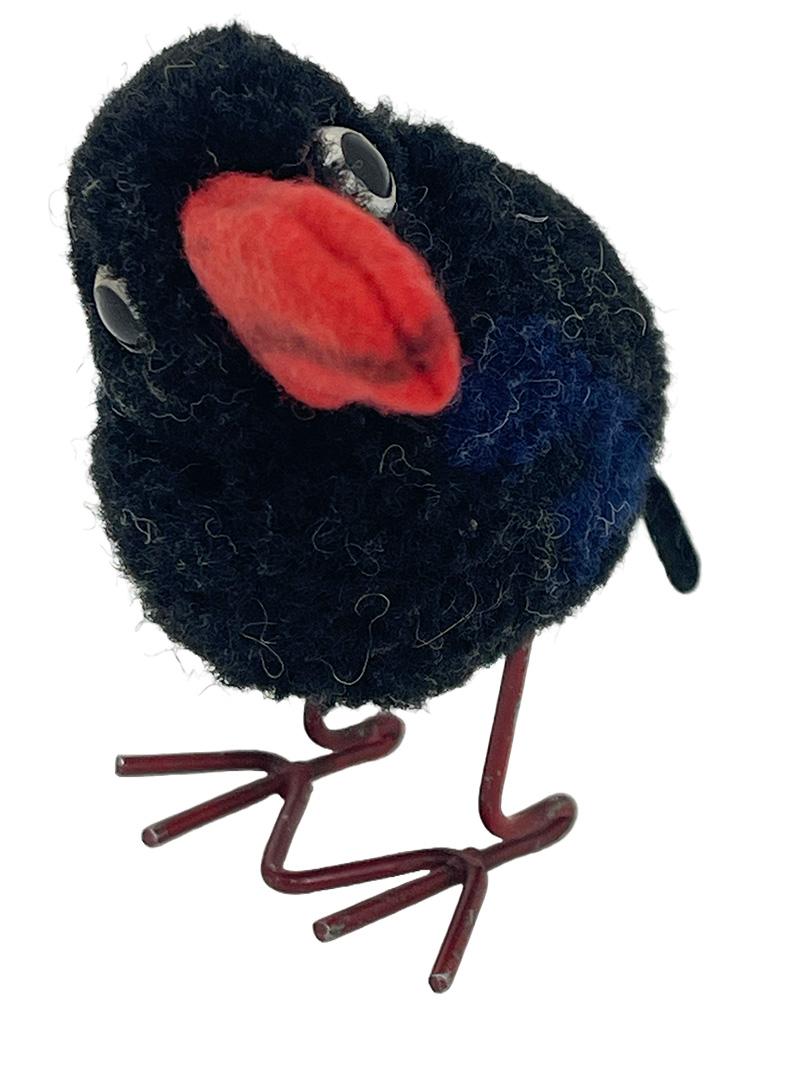 Steiff wool miniature Toy Raven Crow, Germany 1938-43

This Raven Crow bird made of wool and felt fabric with iron feet was made in Germany by Steiff in the years 1938-1943. This little bird does not have the button and no label, but it is an