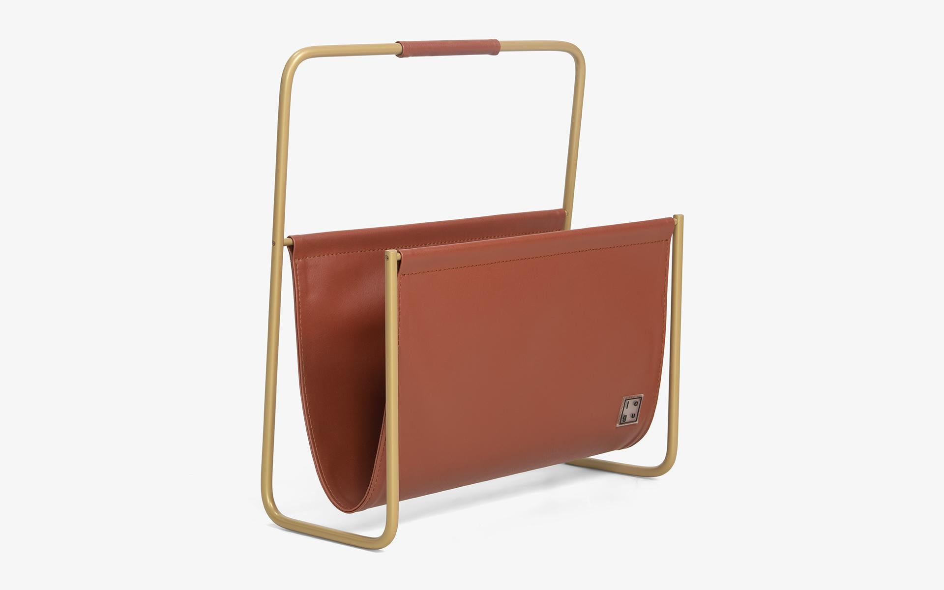 Turc Porte-revues Stein avec cadre métallique et finition en similicuir en vente