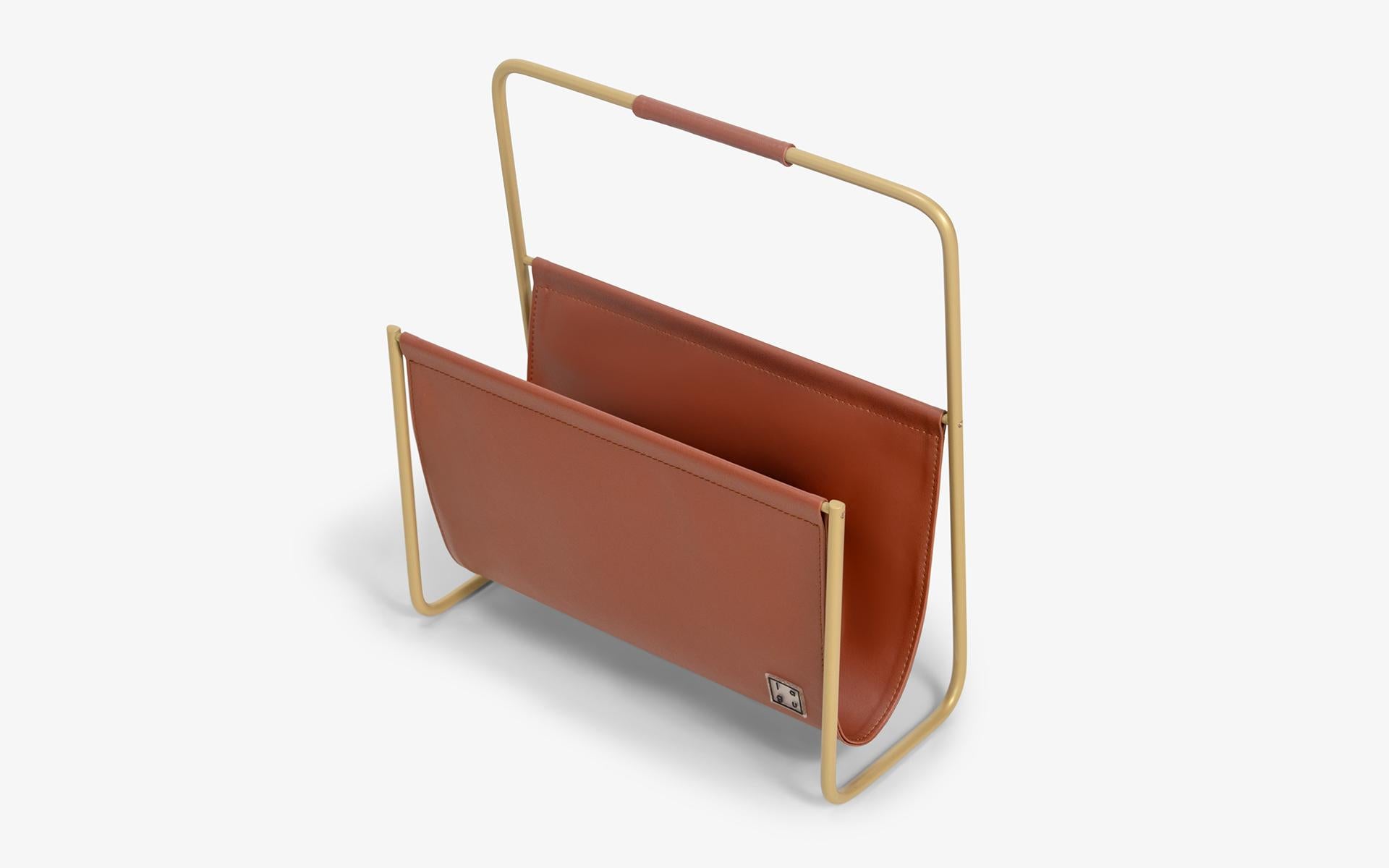 Porte-revues Stein avec cadre métallique et finition en similicuir Neuf - En vente à İSTANBUL, TR