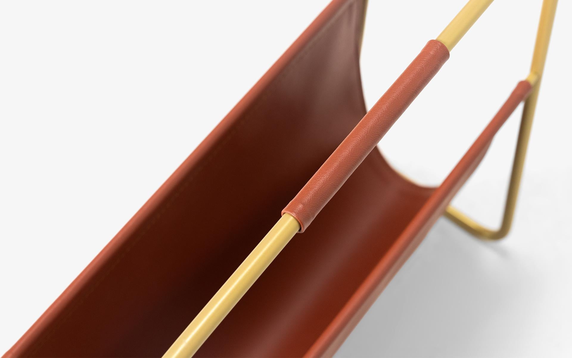 Imitation cuir Porte-revues Stein avec cadre métallique et finition en similicuir en vente