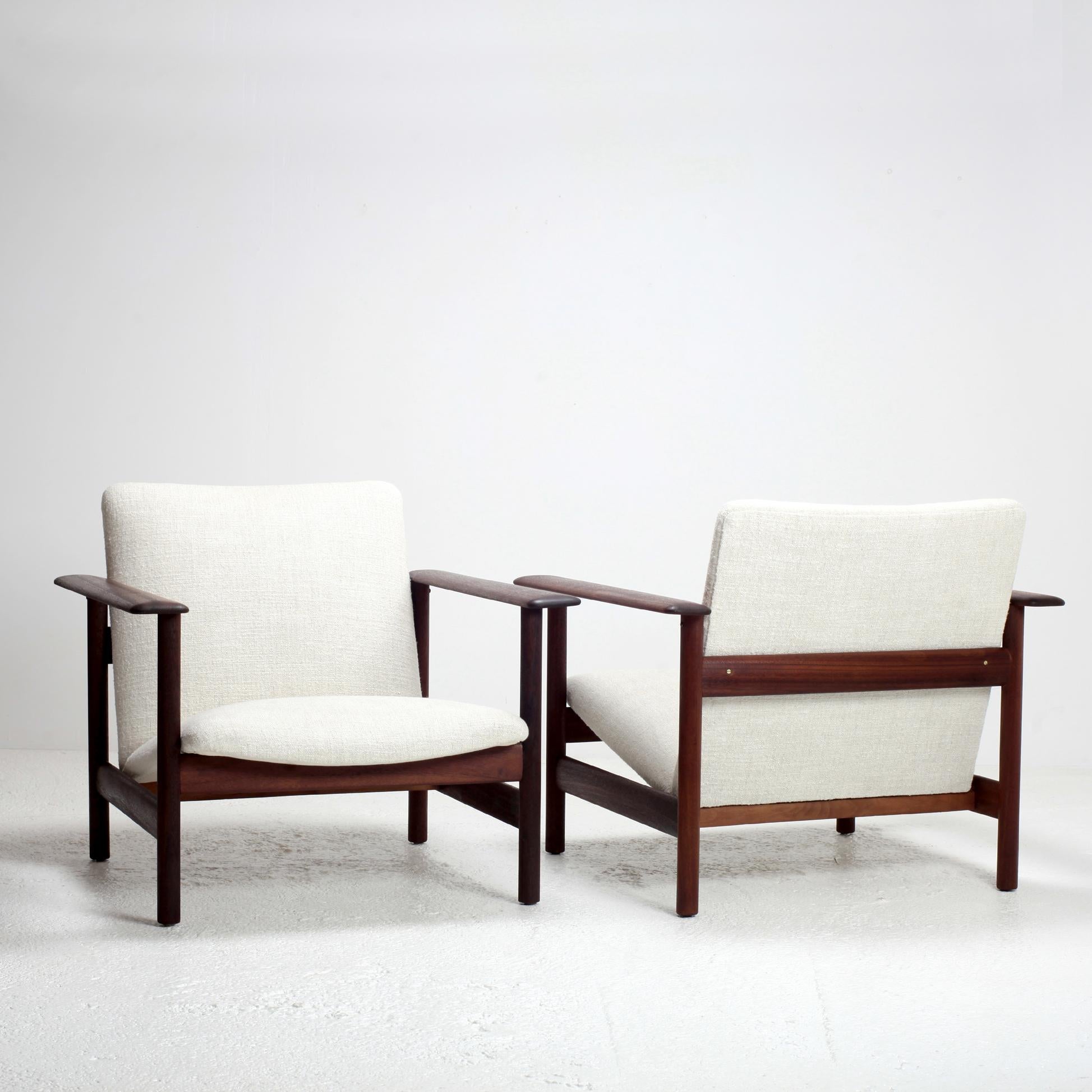 Pair of solid mahogany armchairs by Steiner France 1960 

Reupholstered in natural linen fabric by Pierre Frey

Label editor under the seats.
 