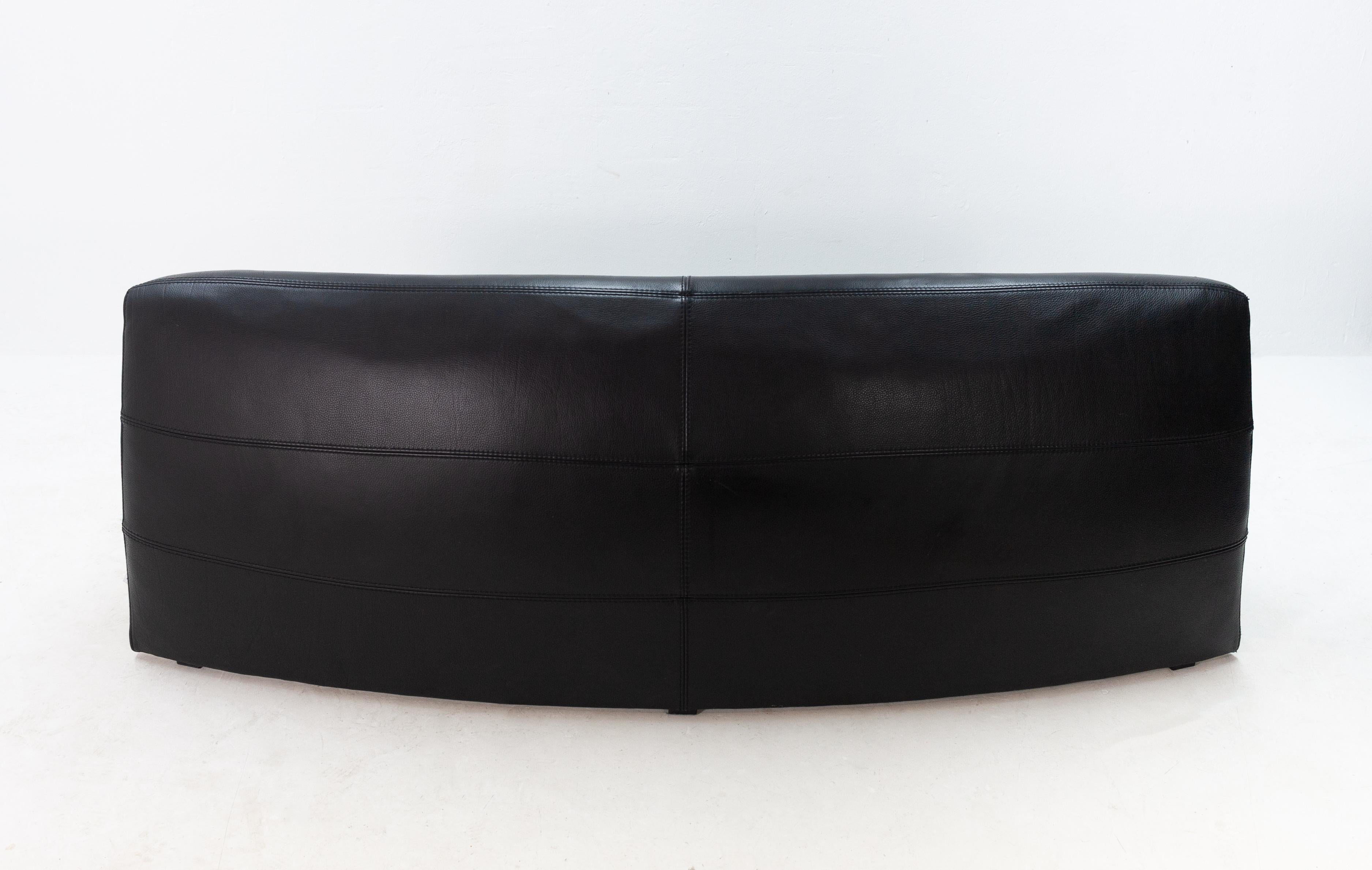 Steiner Paris Canapé en cuir incurvé Modèle Rivoli 1
