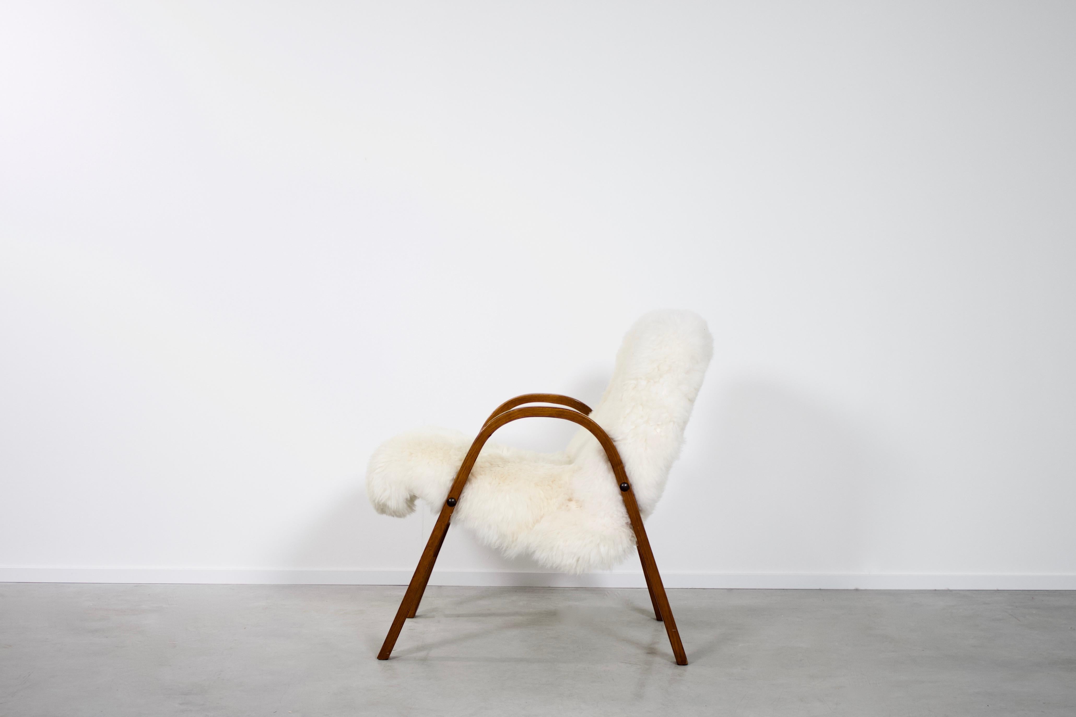 Beautiful Steiner bow wood chair in very good condition. 

The chair is newly reupholstered with sheepskin. 

The frame is made of steam bent oak. 

Charles Steiner founded the first Steiner workshop in 1920 in the heart of Paris. 

In the