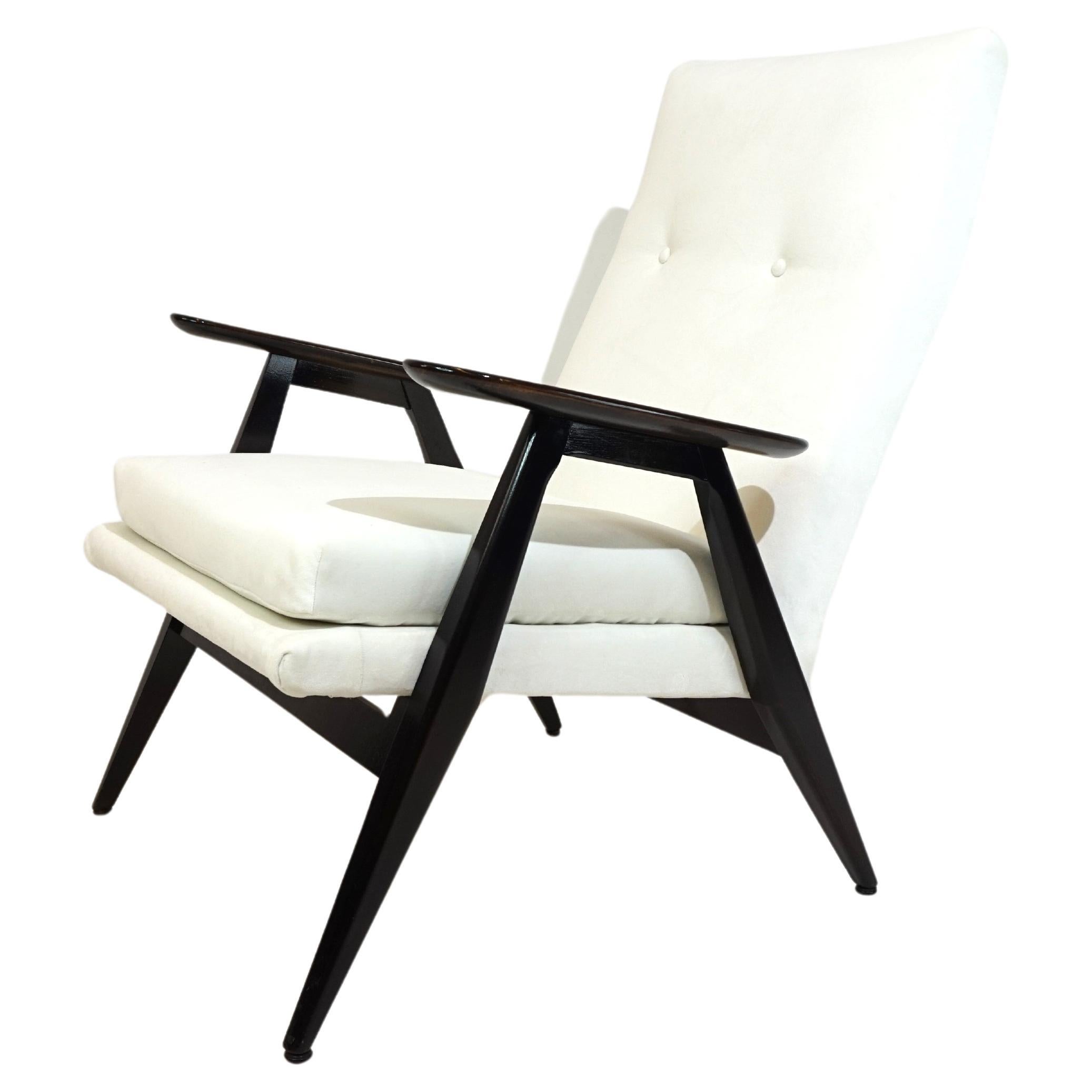 Steiner SK640 lounge chair by Pierre Guariche For Sale