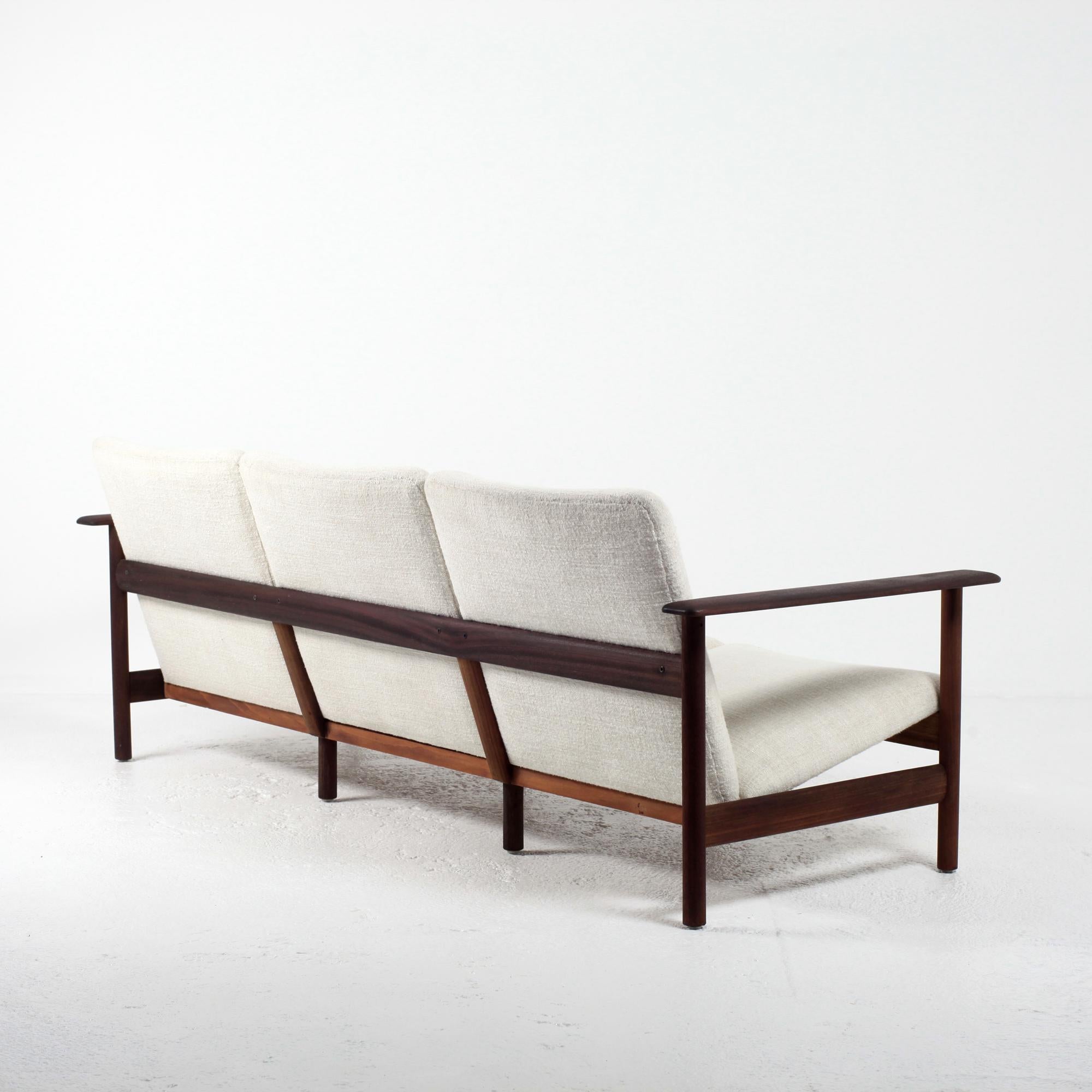 Mid-Century Modern Canapé Steiner avec cadre en bois massif et tissu Pierre Frey, France, années 1960 en vente