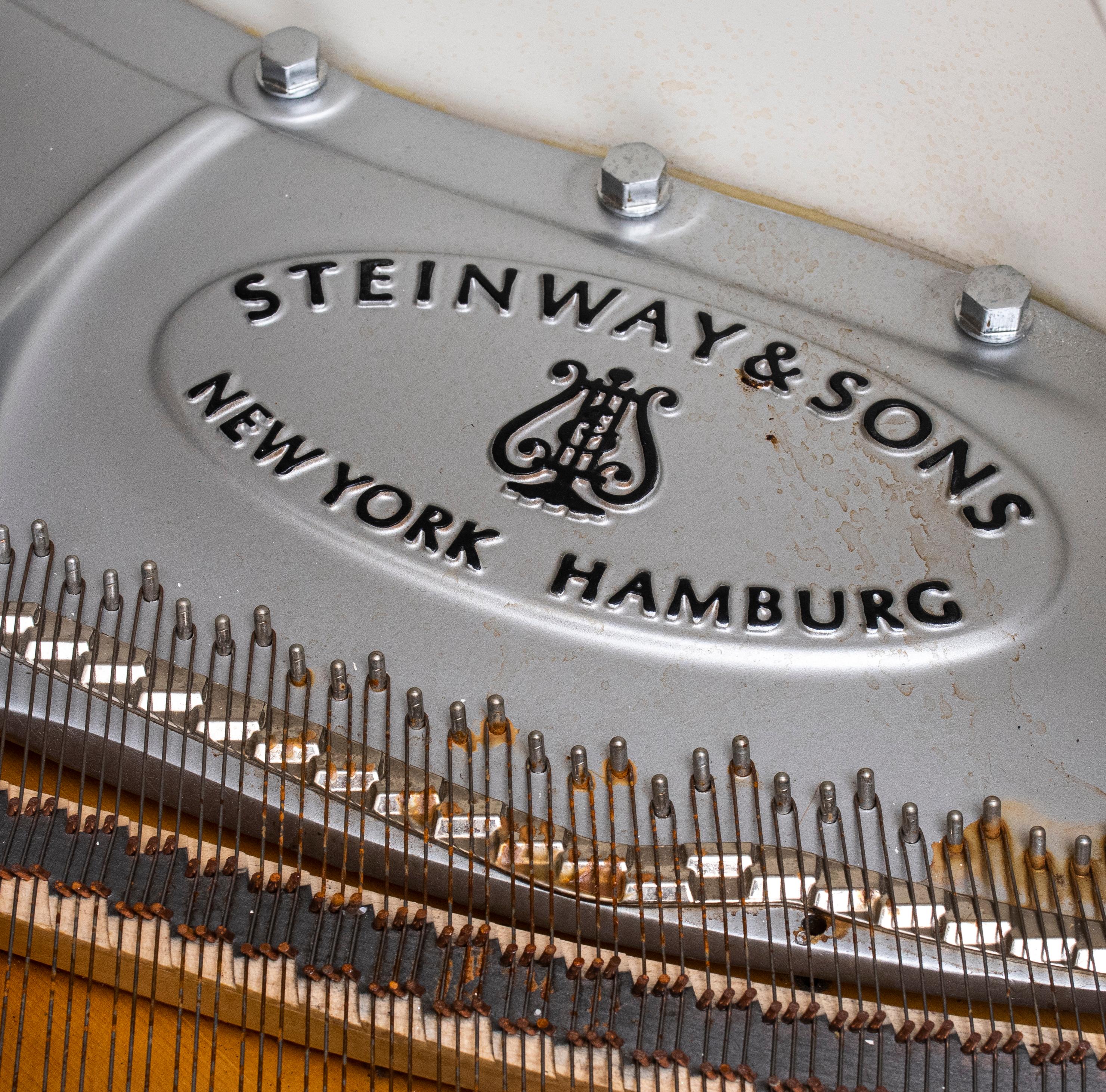 Steinway B Grand Piano in White Lacquer In Good Condition In New York, NY