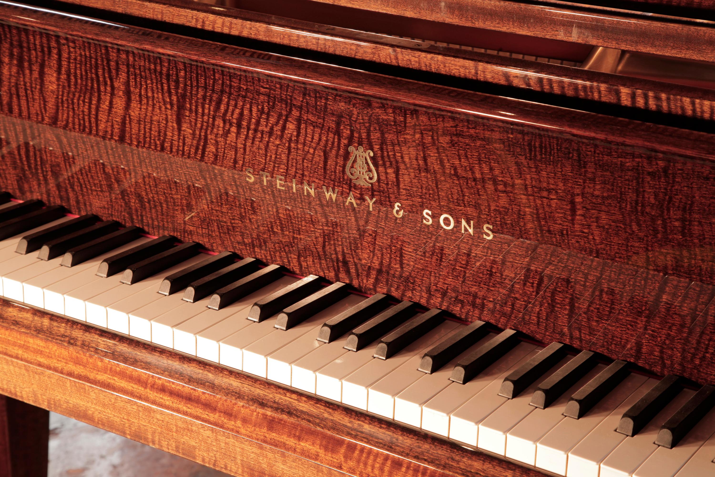 Piano à queue Steinway Model No A en acajou tigré de qualité Bon état - En vente à Leeds, GB