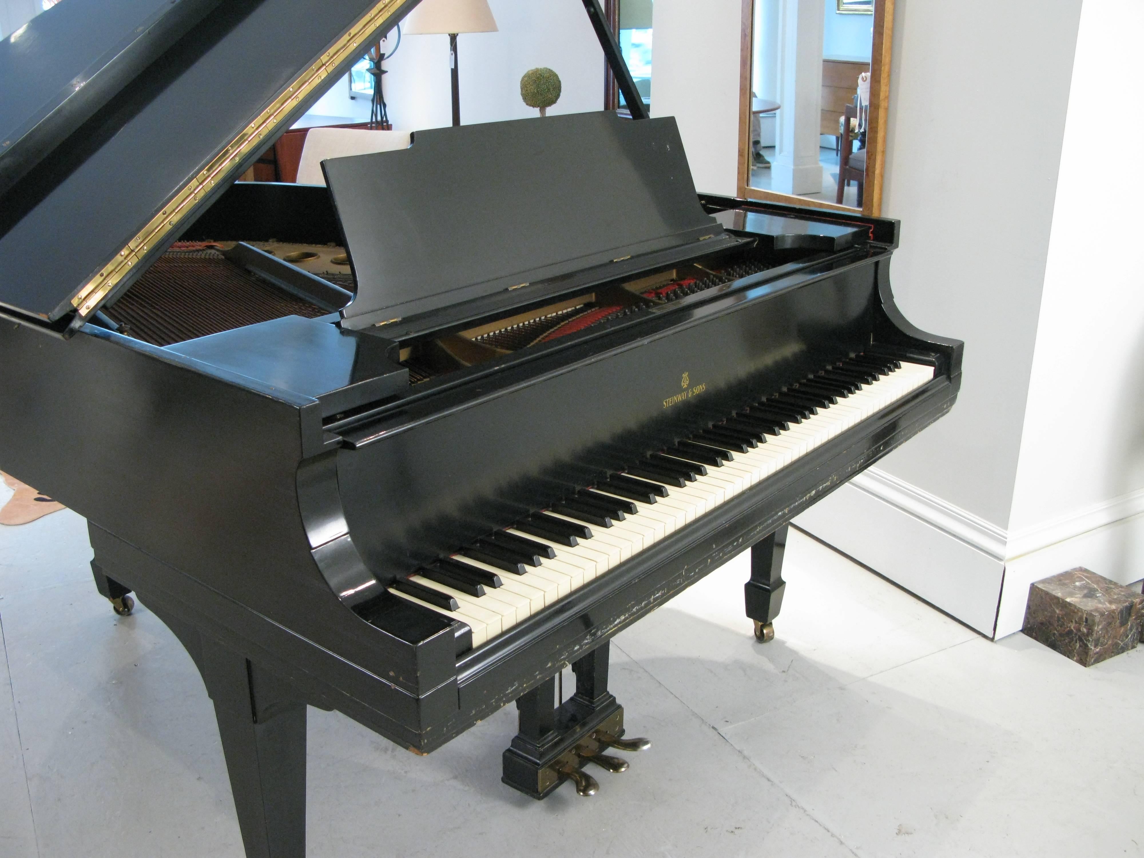 Steinway & Sons 1912 Model M Ebony Piano In Good Condition In Hudson, NY
