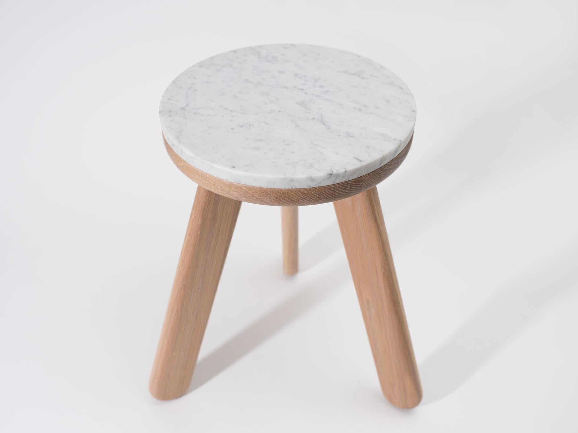 Stele 1 Contemporary Handmade Side Table in Carrara Marble and Oak by Pat Kim In New Condition For Sale In Brooklyn, NY