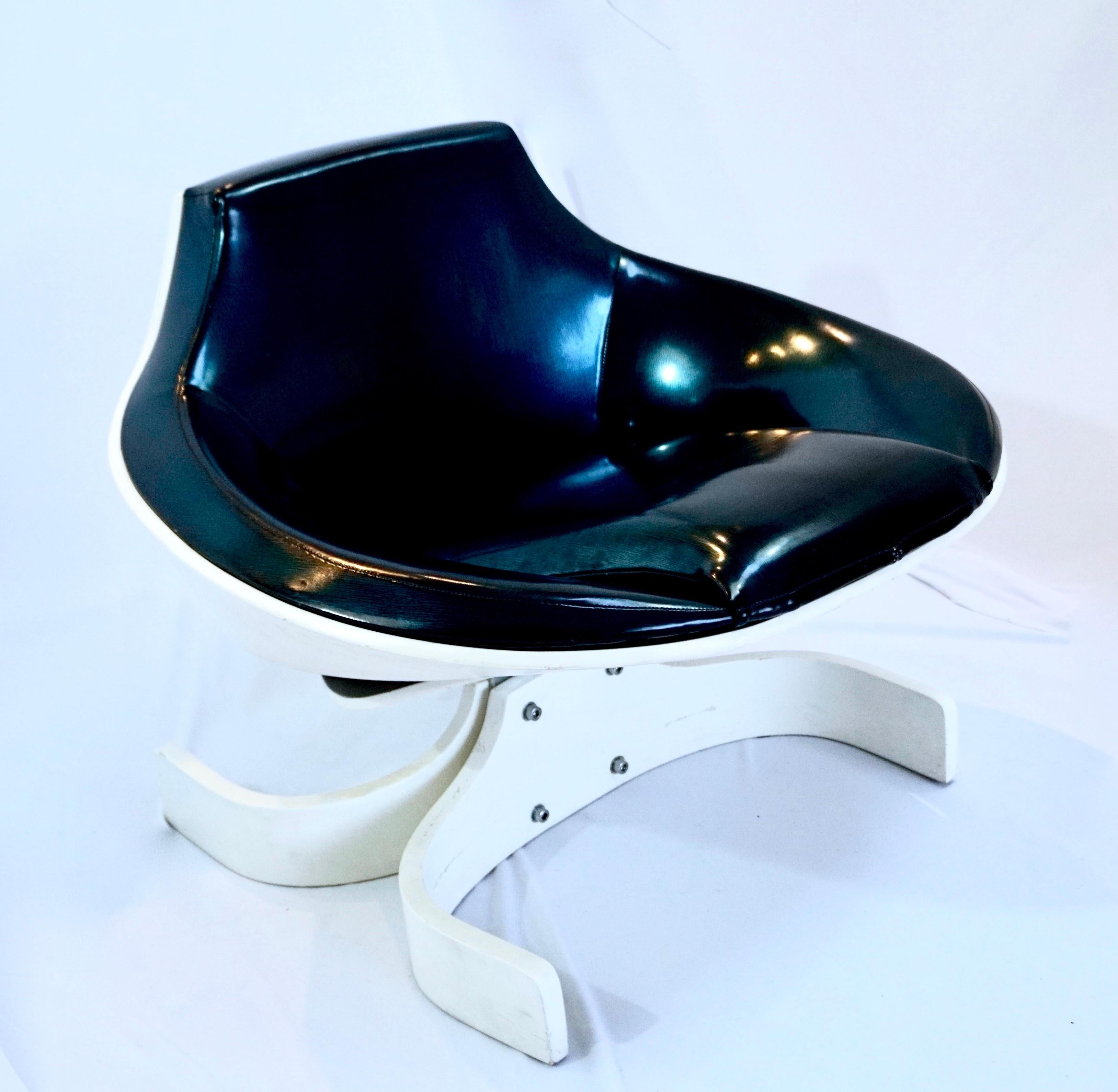 Sella 1001 - Designed by Joe Colombo, Italy, circa 1965 in Italy for Comfort Italy. Considered a collectors item, the Sella 1001 is one of the most innovative designs of the twentieth century. This iconic lounge chair is covered in iridescent