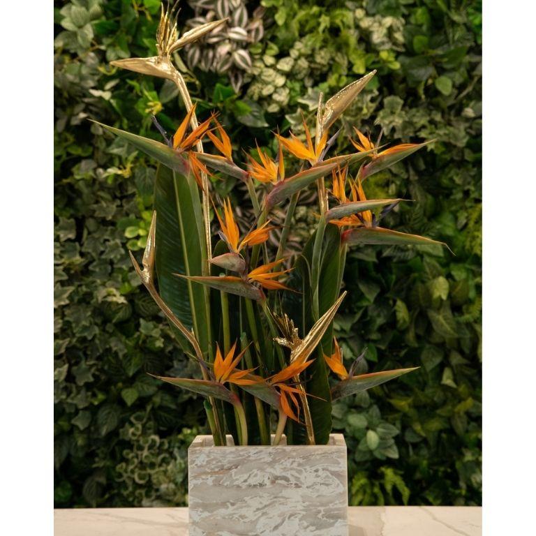 Stella 4 - Vase en marbre Egeo Ondulato avec fleurs sculpturales en laiton Neuf - En vente à Porto, PT