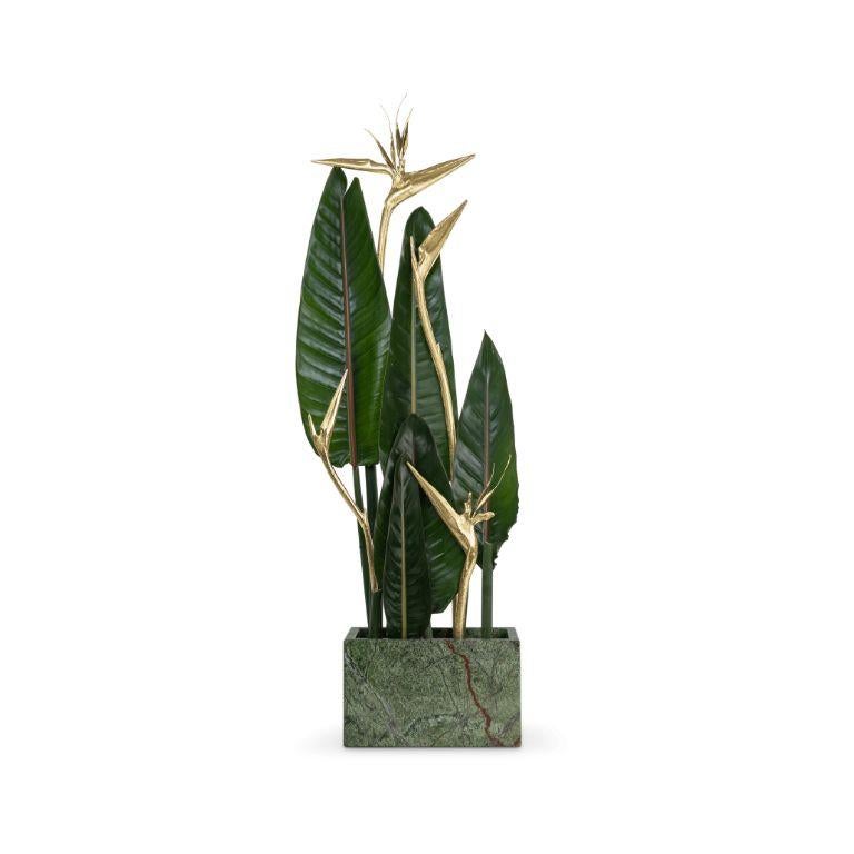 Ti presentiamo Stella 4, un caratteristico vaso decorativo che fonde magistralmente elementi naturali e scultorei per creare un'opera d'arte accattivante. Questo squisito vaso è stato progettato non solo come recipiente funzionale ma anche come