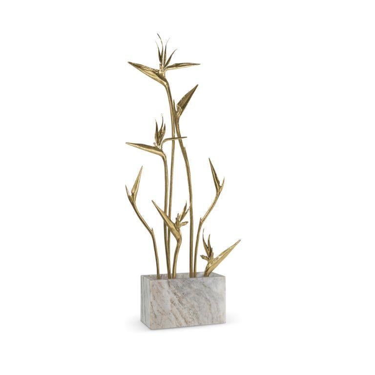 Ti presentiamo Stella 7, un caratteristico vaso decorativo che fonde magistralmente elementi naturali e scultorei per creare un'opera d'arte accattivante. Questo squisito vaso è stato progettato non solo come recipiente funzionale ma anche come