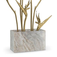 Stella 7 - Vase en marbre Egeo Ondulato avec fleurs sculpturales en laiton
