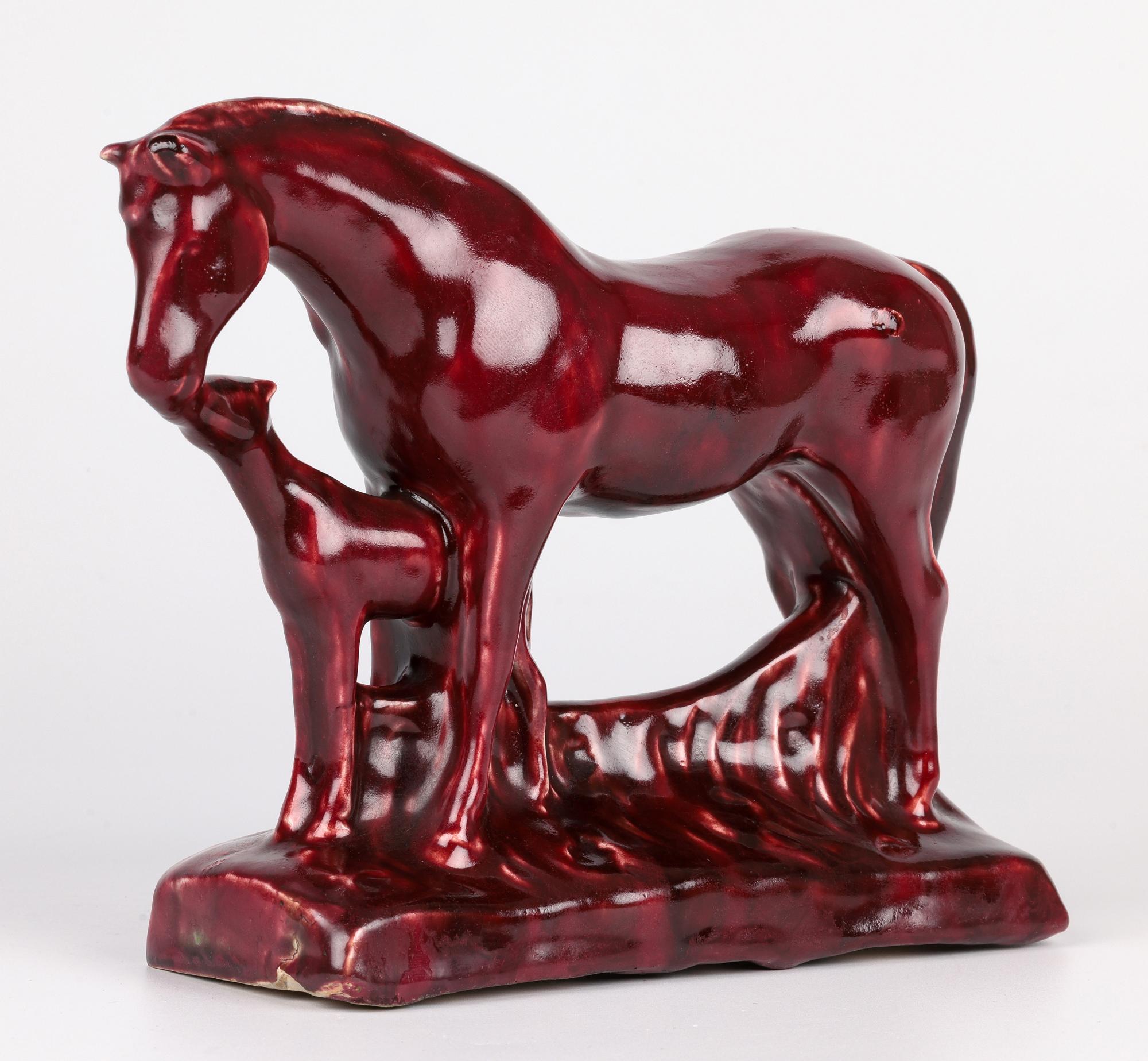 Figura di cavalla e puledro smaltata di Stella Crofts Art Pottery 1944 in vendita 4