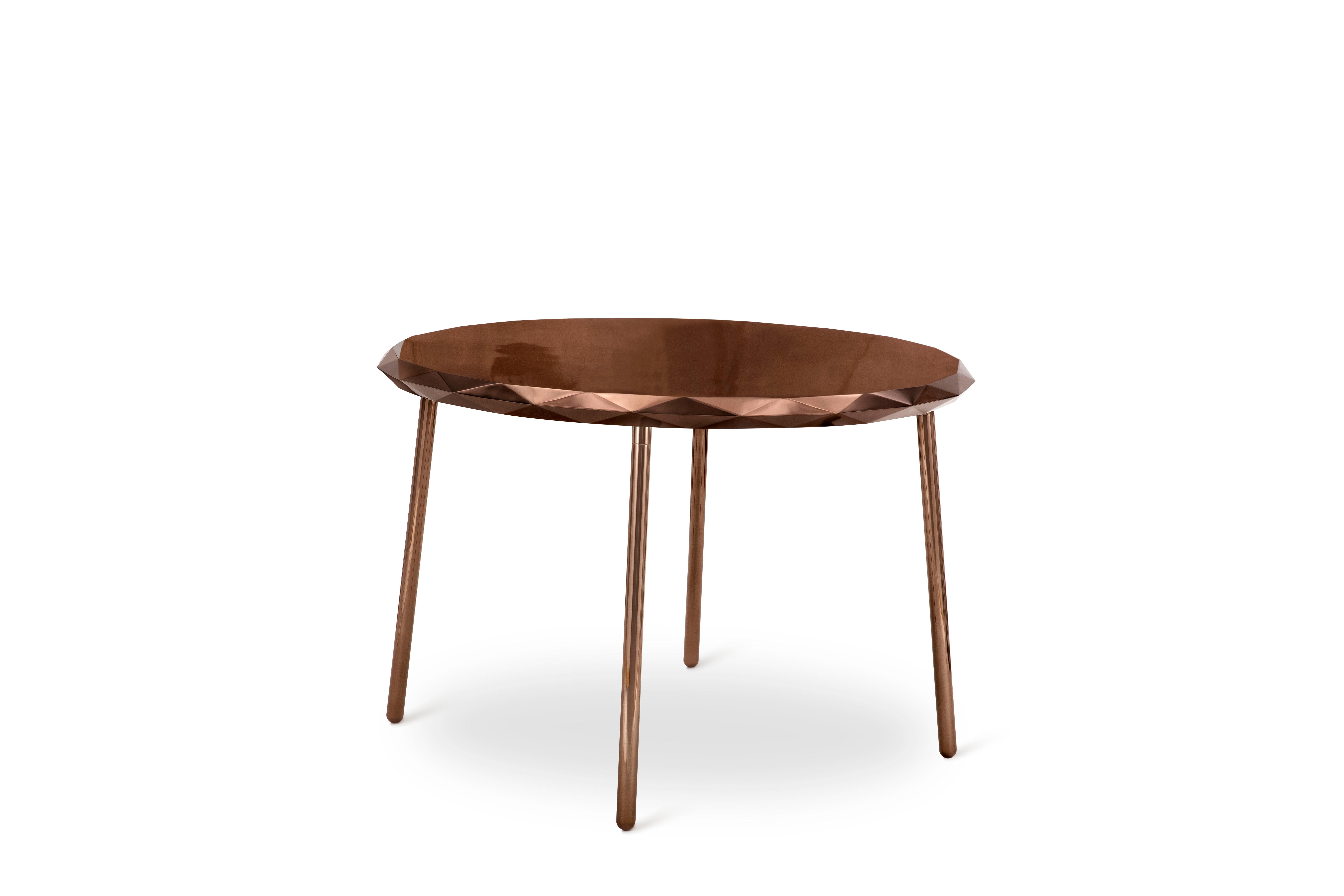 La table à manger Stella de NIKA ZUPANC est circulaire avec des bords étoilés et constitue une table idéale pour dîner à quatre. Disponible en or ou en or rose.  Des tailles, couleurs et finitions personnalisées sont disponibles sur demande.

Nika