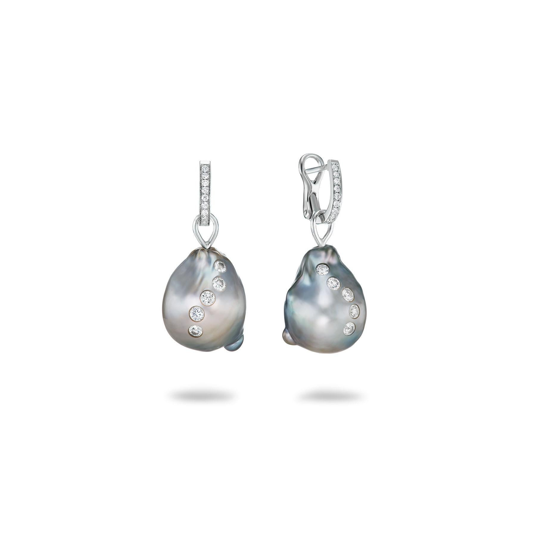 Artigiano Orecchini convertibili con perle di Tahiti e diamanti barocchi a sei vie di Stella Flame in vendita