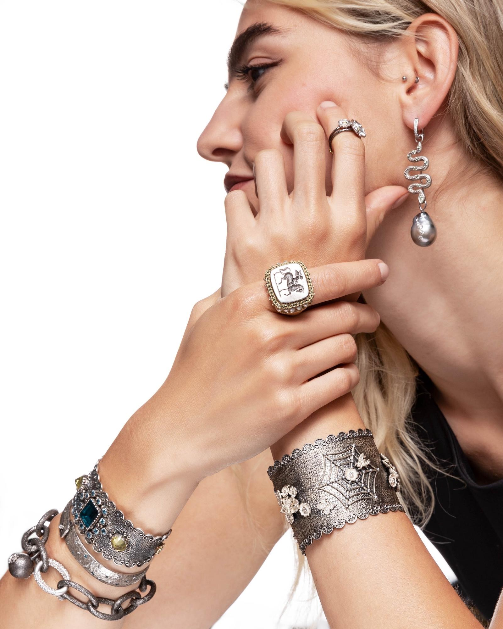 Orecchini convertibili con perle di Tahiti e diamanti barocchi a sei vie di Stella Flame In condizioni Nuovo in vendita a Bridgehampton, NY