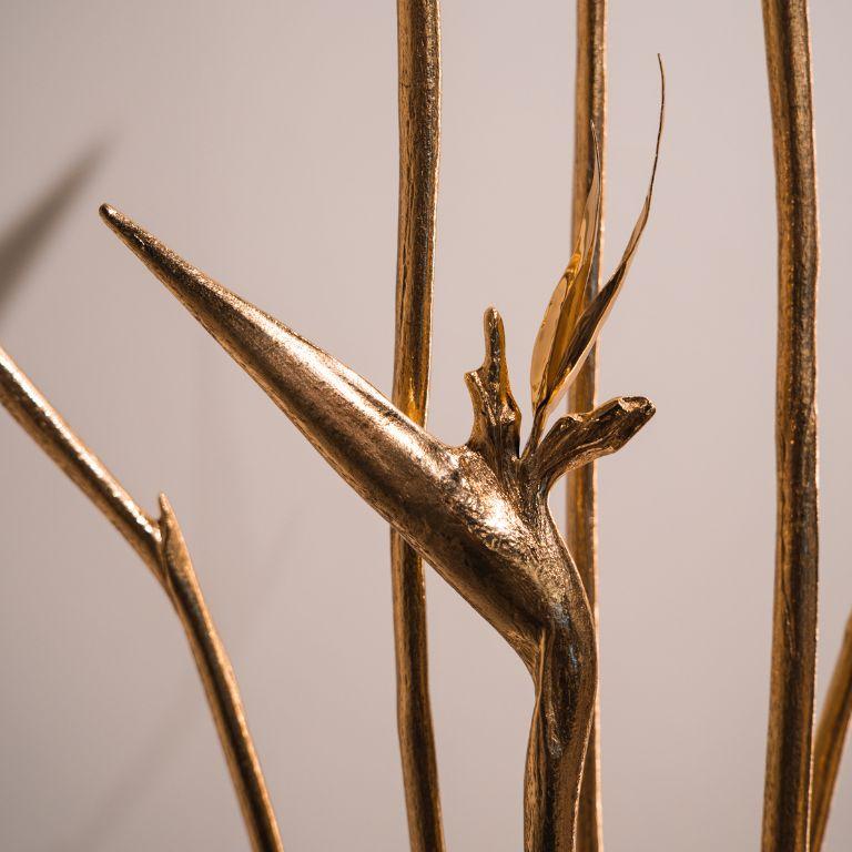 Stella IV - Vase en marbre vert forêt avec sculptures florales en laiton en vente 4