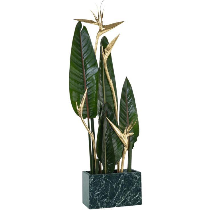 Portugais Stella IV - Vase en marbre vert for�êt avec sculptures florales en laiton en vente