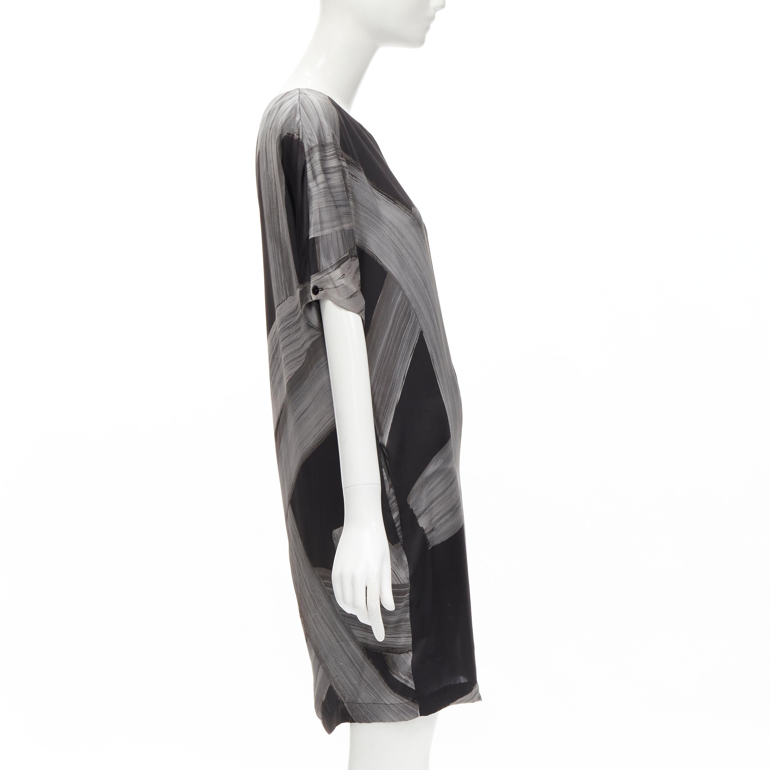 STELLA MCCARTNEY 100% silk black grey brush stroke print bateau dress IT38 XS In Excellent Condition For Sale In Hong Kong, NT