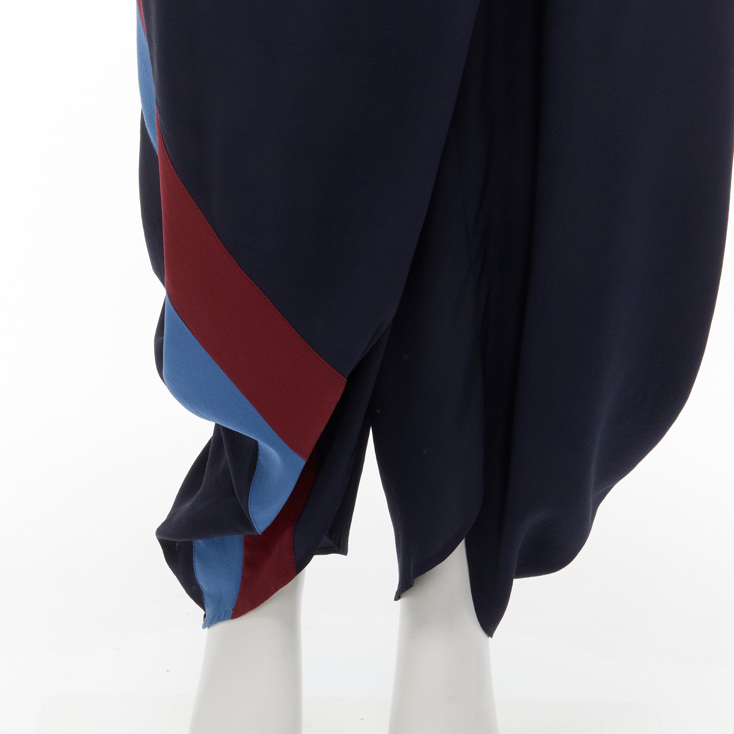STELLA MCCARTNEY 100% Seide Patch Streifen reggae Drop Crotch Haremshose IT40 S
Referenz: YNWG/A00168
Marke: Stella McCartney
Designer: Stella McCartney
Collection'S: 2016
MATERIAL: Seide
Farbe: Marineblau
Muster: Gestreift
Verschluss: