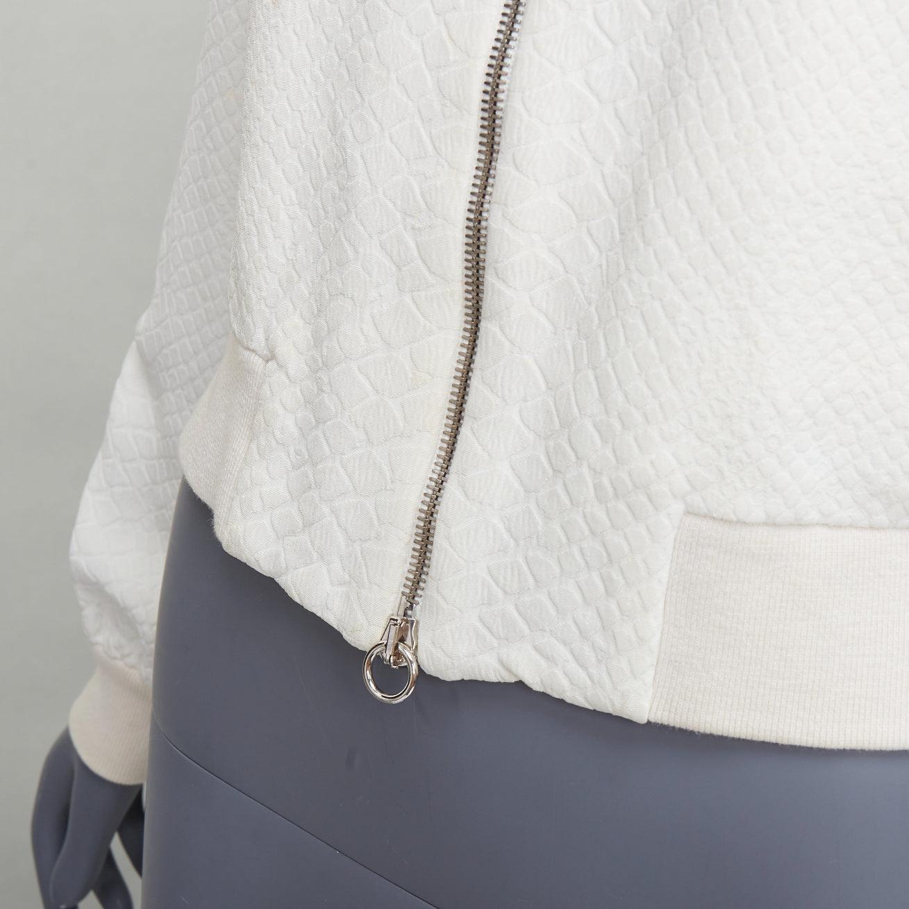 STELLA MCCARTNEY 2013 Bomber recortada en jacquard escamado blanco IT40 S en venta 3