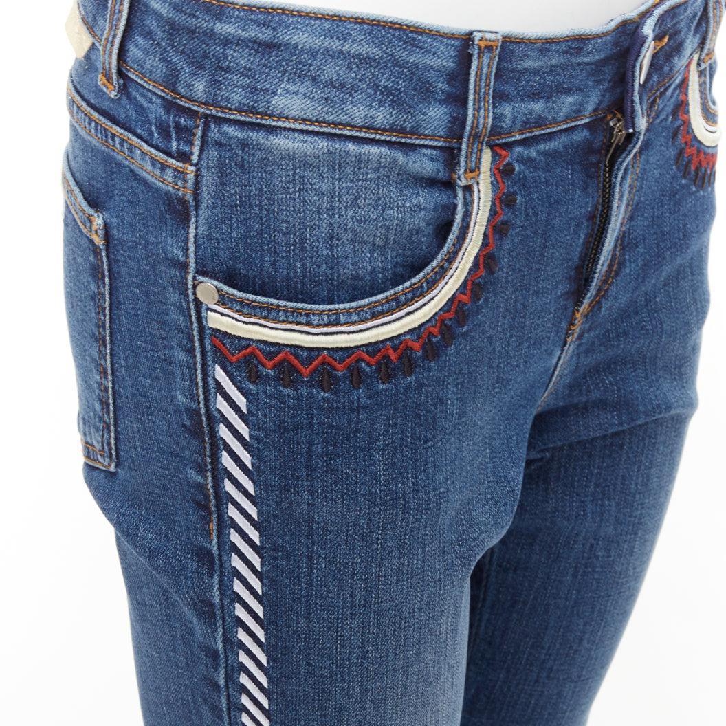 STELLA MCCARTNEY 2014 - Jean raccourci bleu avec broderie ethnique 28