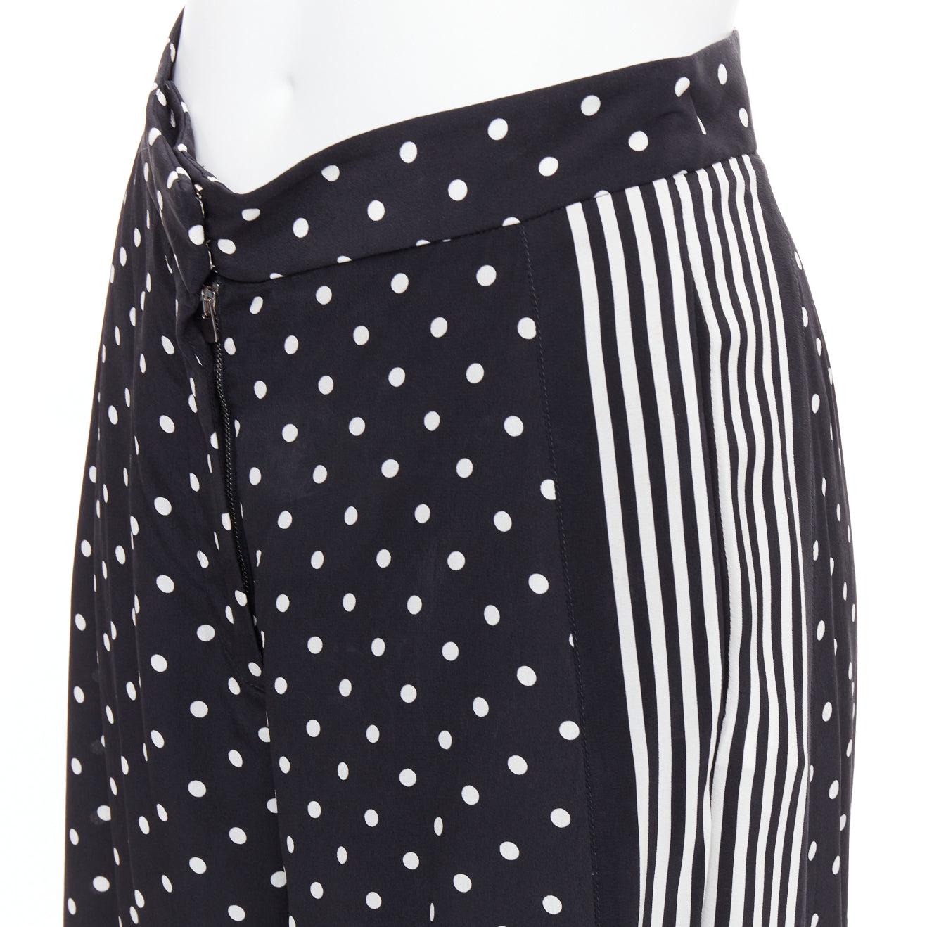 STELLA MCCARTNEY 2016 pantalon rayé noir blanc 100% soie à pois IT36 XXS
Référence : GEGG/A00018
Marque : Stella McCartney
Designer : Stella McCartney
Collection : 2016
MATERIAL : Soie
Couleur : Noir, Whiting
Motif : À pois
Fermeture : braguette à