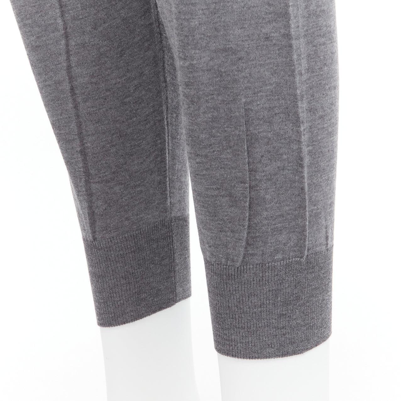 STELLA MCCARTNEY 2016 grey wool blend mid waist casual cropped tapered knitted pants IT36 XXS
Reference: SNKO/A00296
Brand: Stella McCartney
Material: Wool, Blend
Color: Grey
Pattern: Solid
Closure: Elasticated
Made in: Italy

CONDITION:
Condition: