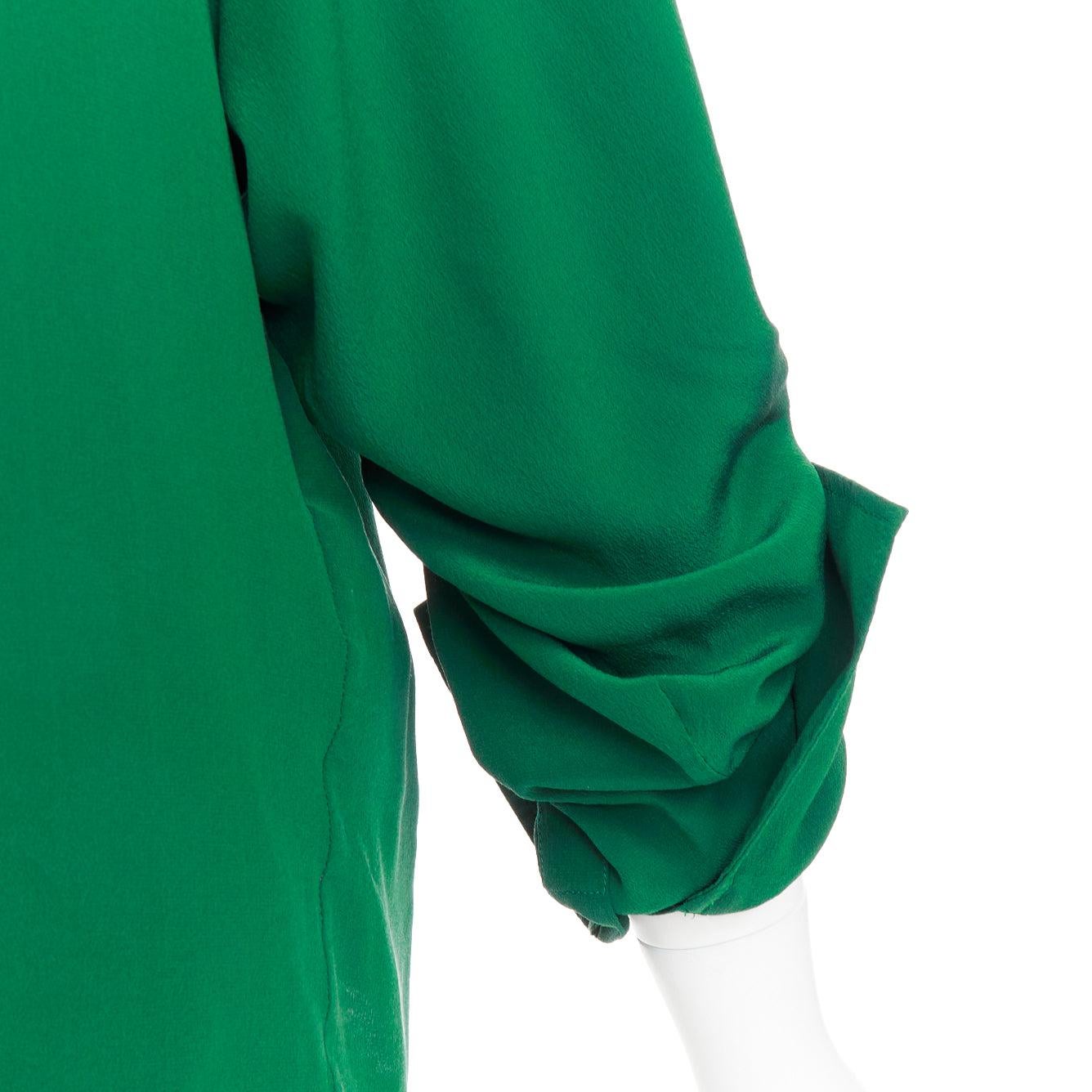 STELLA MCCARTNEY 2017 kelly green 100% silk ruched sleeves dress shirt IT34 XXS
Reference: YIKK/A00220
Brand: Stella McCartney
Designer: Stella McCartney
Collection: 2017
Material: Silk
Color: Green
Pattern: Solid
Closure: Button
Extra Details: