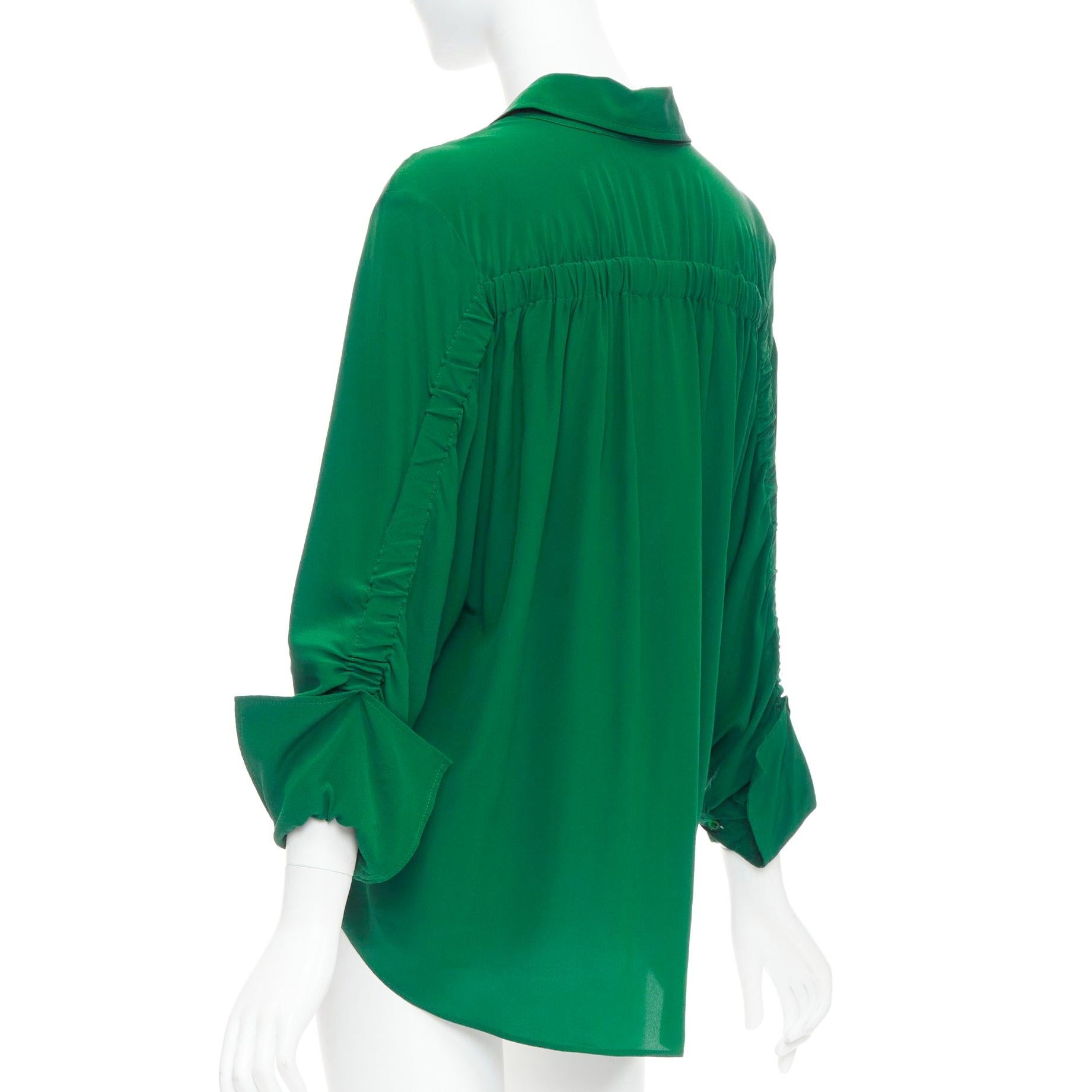 STELLA MCCARTNEY 2017 kelly green 100% silk ruched sleeves dress shirt IT34 XXS en venta 1
