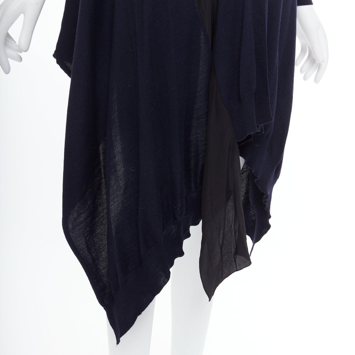 STELLA MCCARTNEY 2017 navy contrast material high low cardigan IT34 XS
Reference: YIKK/A00160
Brand: Stella McCartney
Designer: Stella McCartney
Collection: 2017
Material: Virgin Wool, Silk
Color: Navy, Black
Pattern: Solid
Closure: Button
Extra